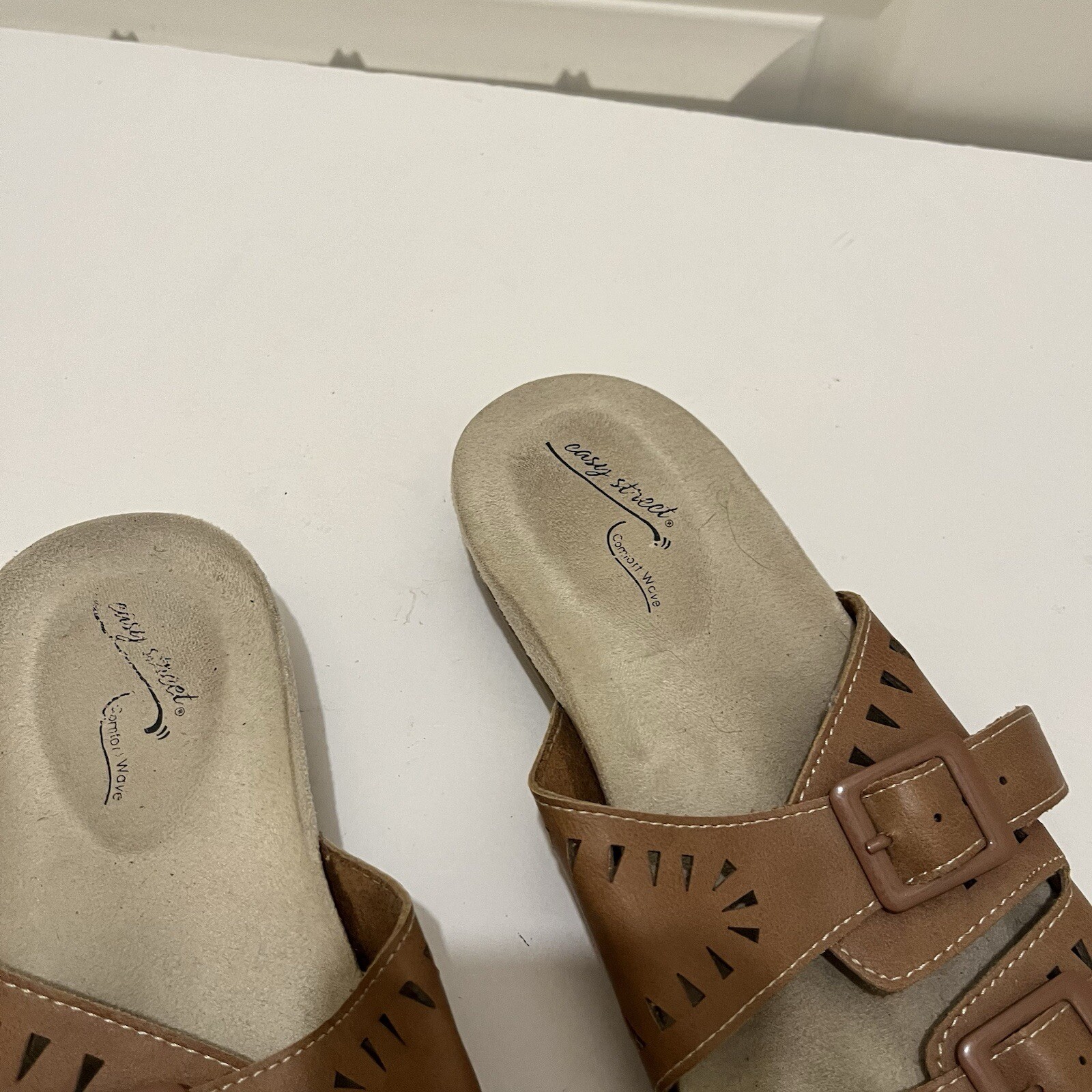 Easy Street Comfort Wave Venus Brown Double Buckle Strap Slip On Sandals Sz 6.5M