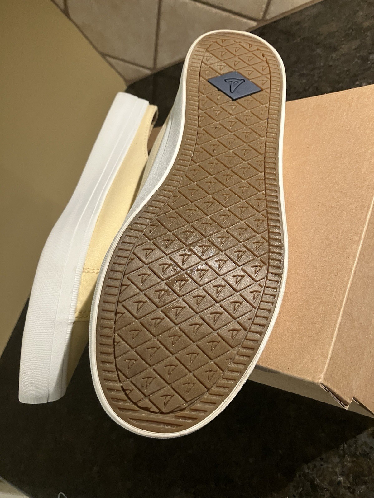 womens sperry shoes size 8 Crest Vibe Mule, Yellow