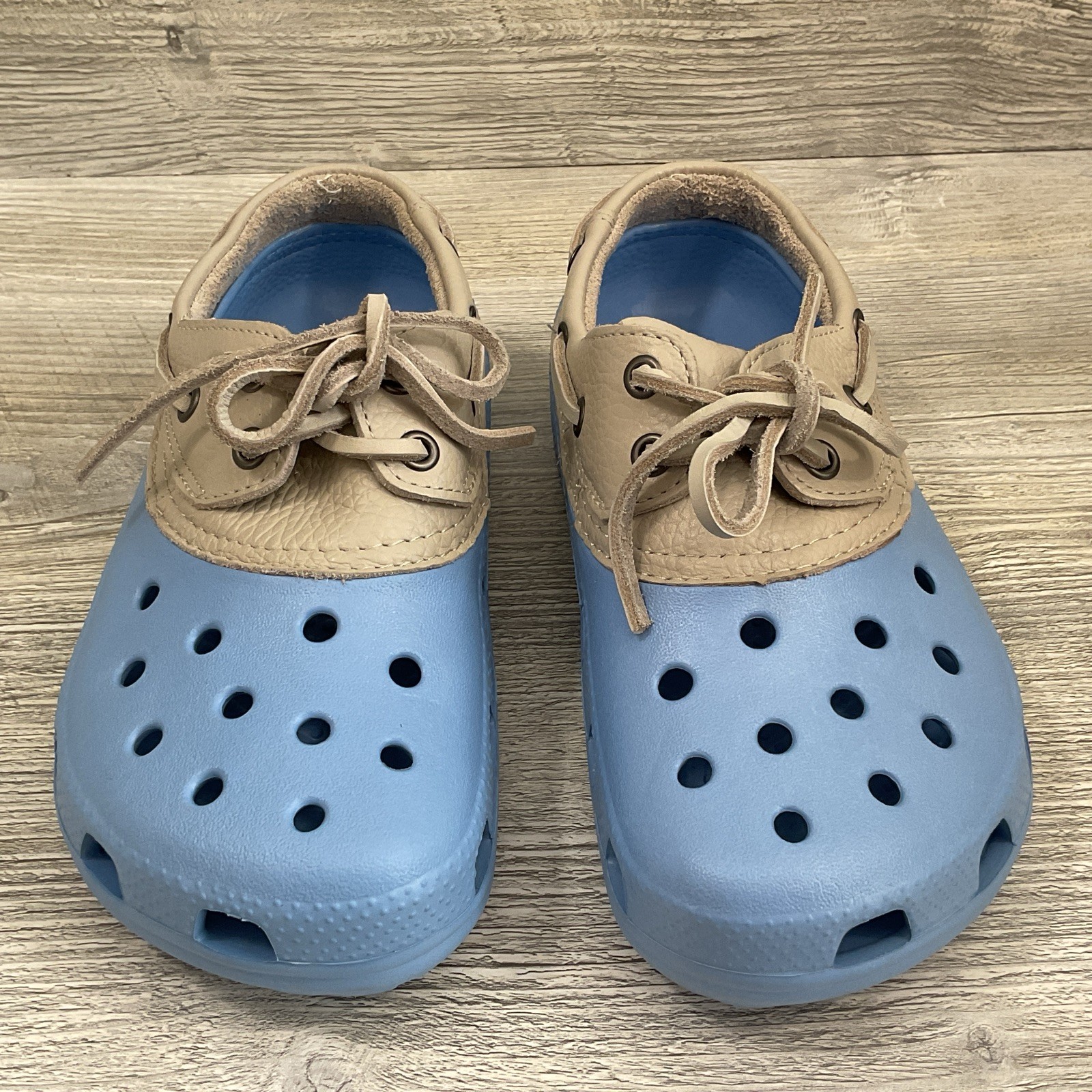Crocs Islander Leather Outdoor Washable Boat Shoes Blue Biege Women’s Size 6 NEW