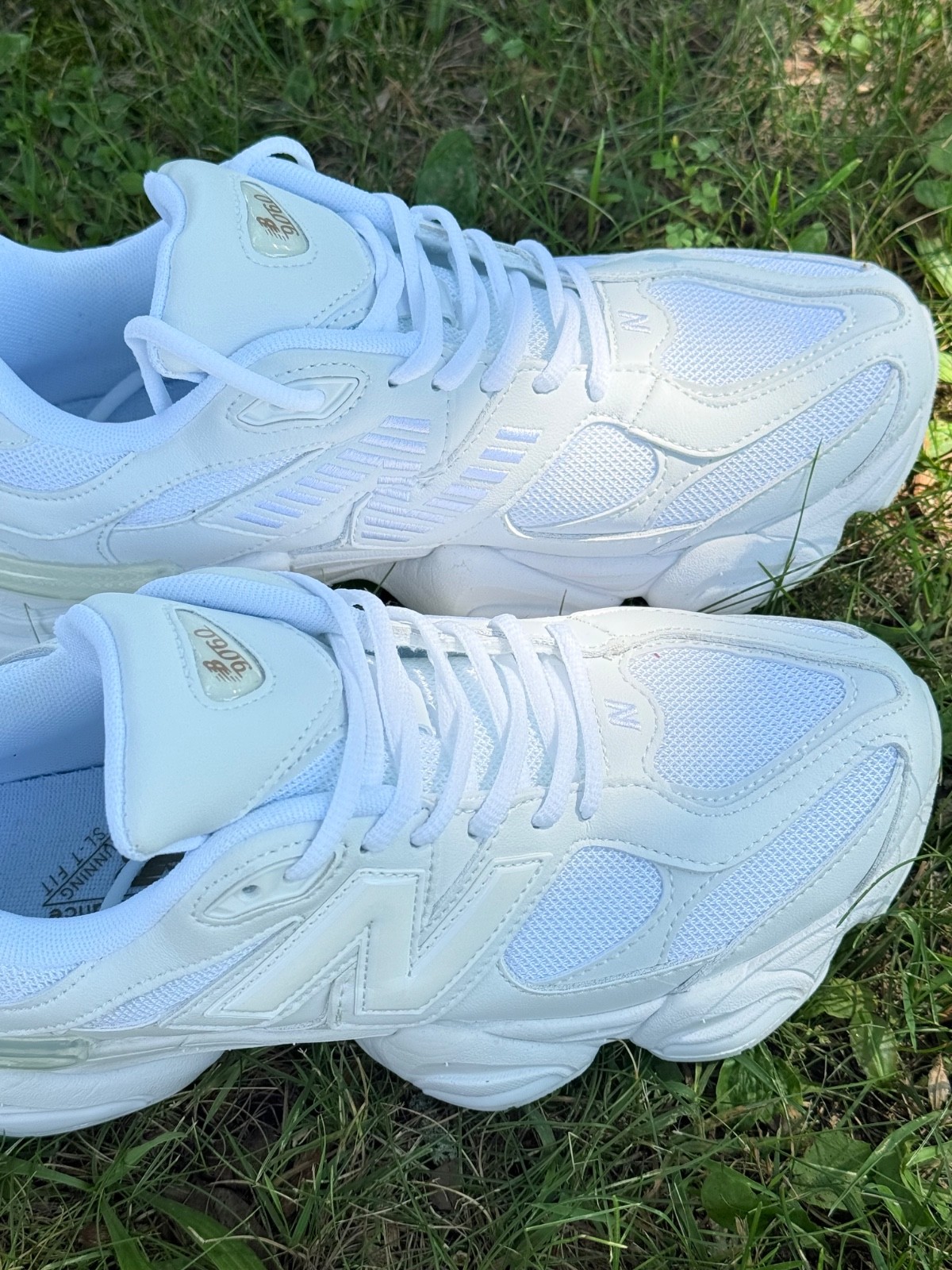 N balance 9060 M8.5 W10 shoes
