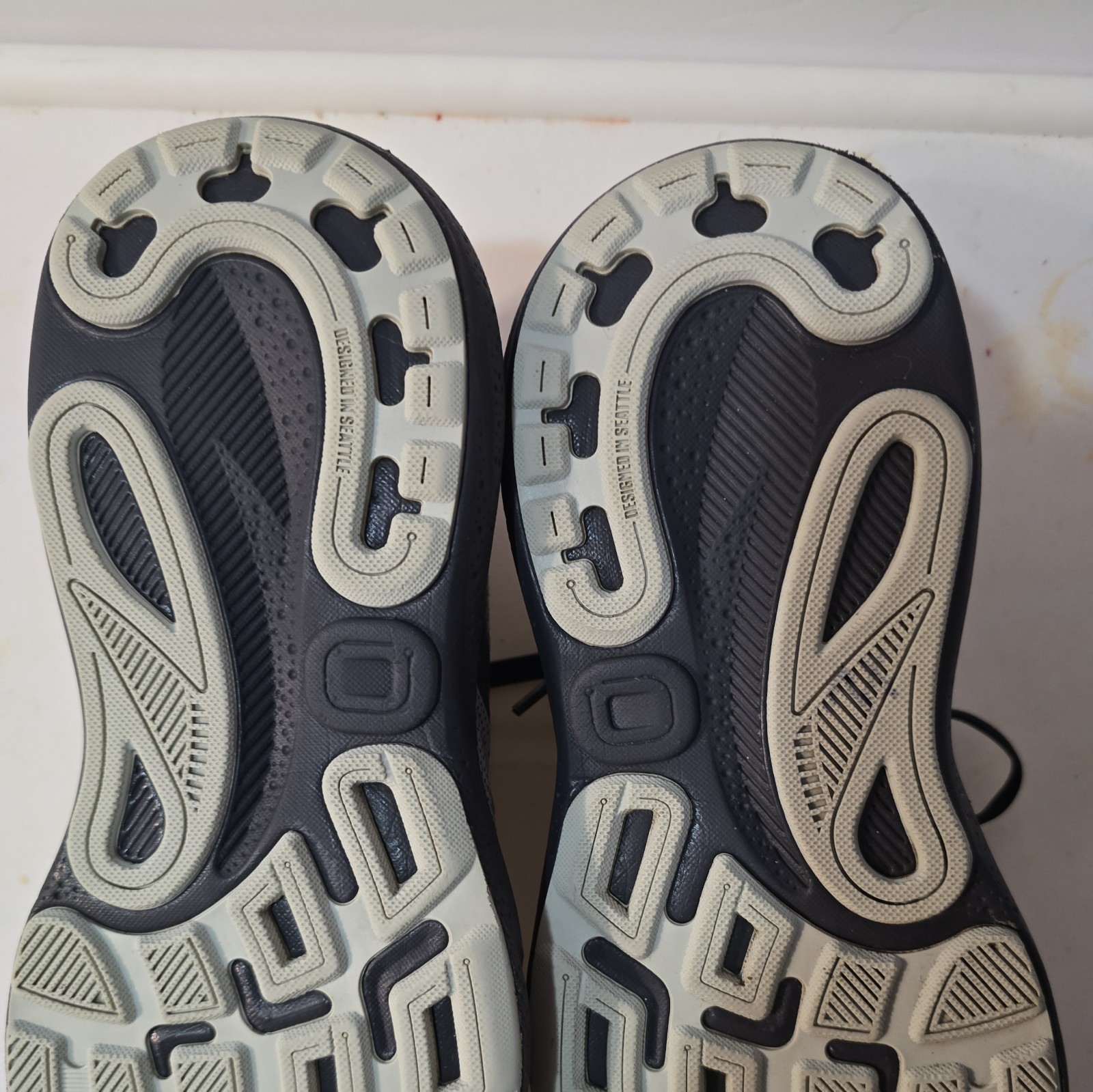 Brooks Shoes Womens Adrenaline GTS 24 Size 7 Mercury Ebony Copper Running