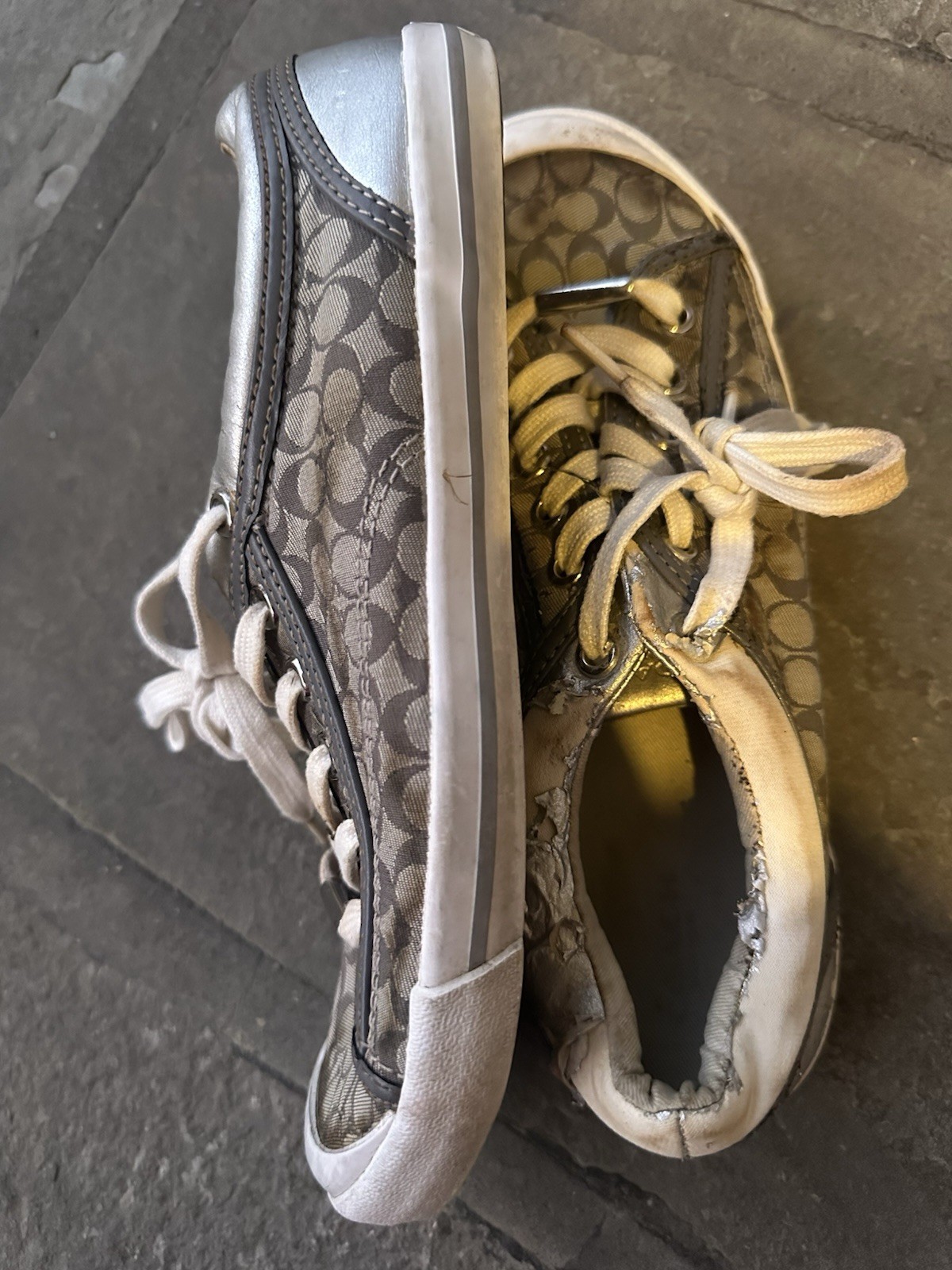 Coach Signature Logo Canvas Francesca Women’s Sneaker Gray/White/Silver 7.5