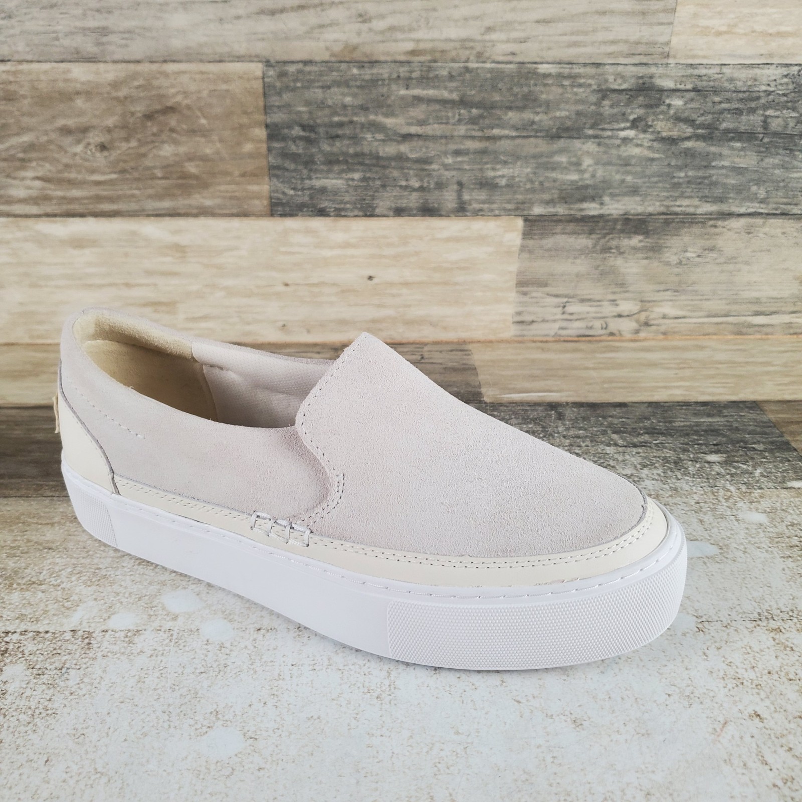 UGG Zilo Womens Shoes Sz 7 Beige Suede Comfort Low Top Round Toe Slip On Sneaker