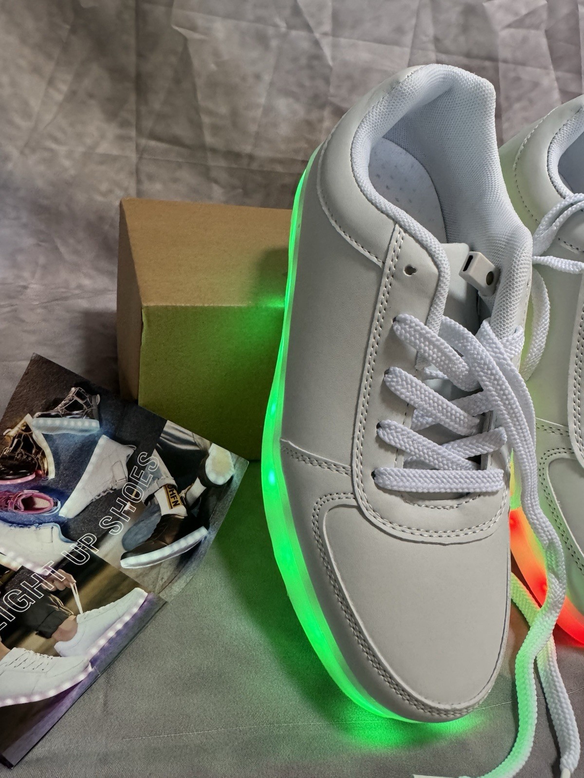 YuanRoad White Unisex LED Light Up Sneakers Women’s Size 8.5