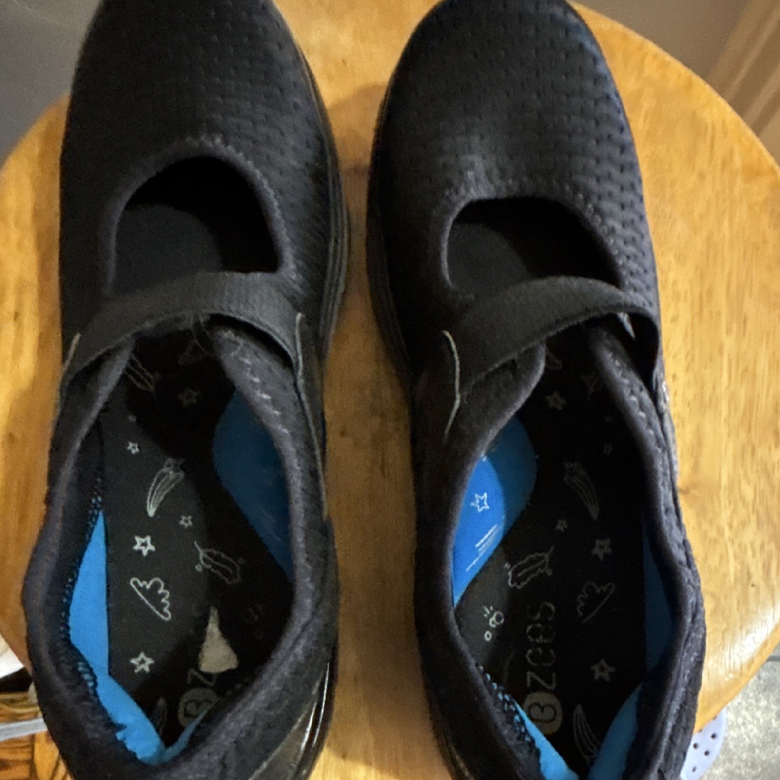 BZees Women’s Black Mary Jane Comfort Cushioned Hook & Loop Strap Shoes 6.5M