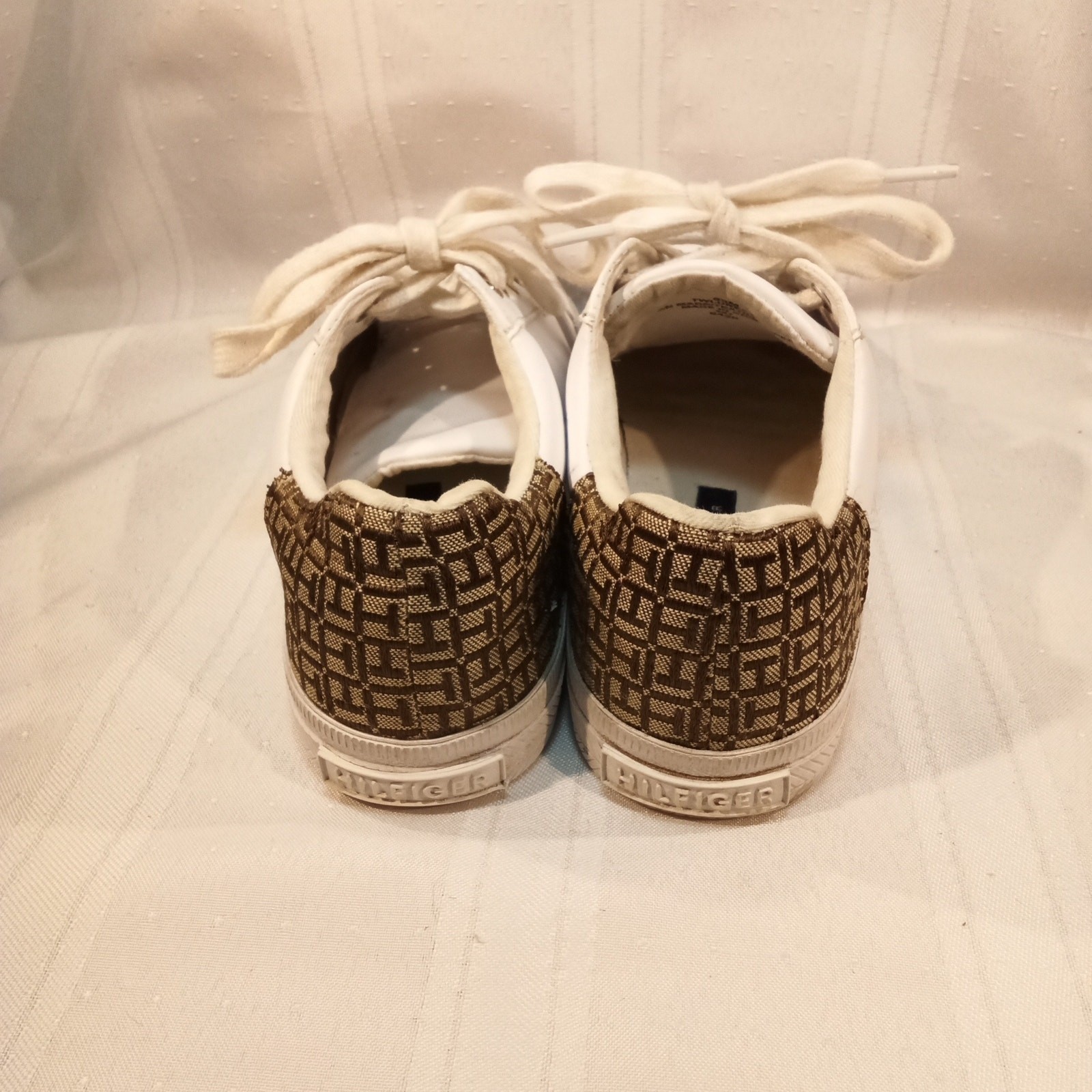 Women’s Tommy Hilfiger Signature Sneaker Size 5.5 M – White/Logo Panel