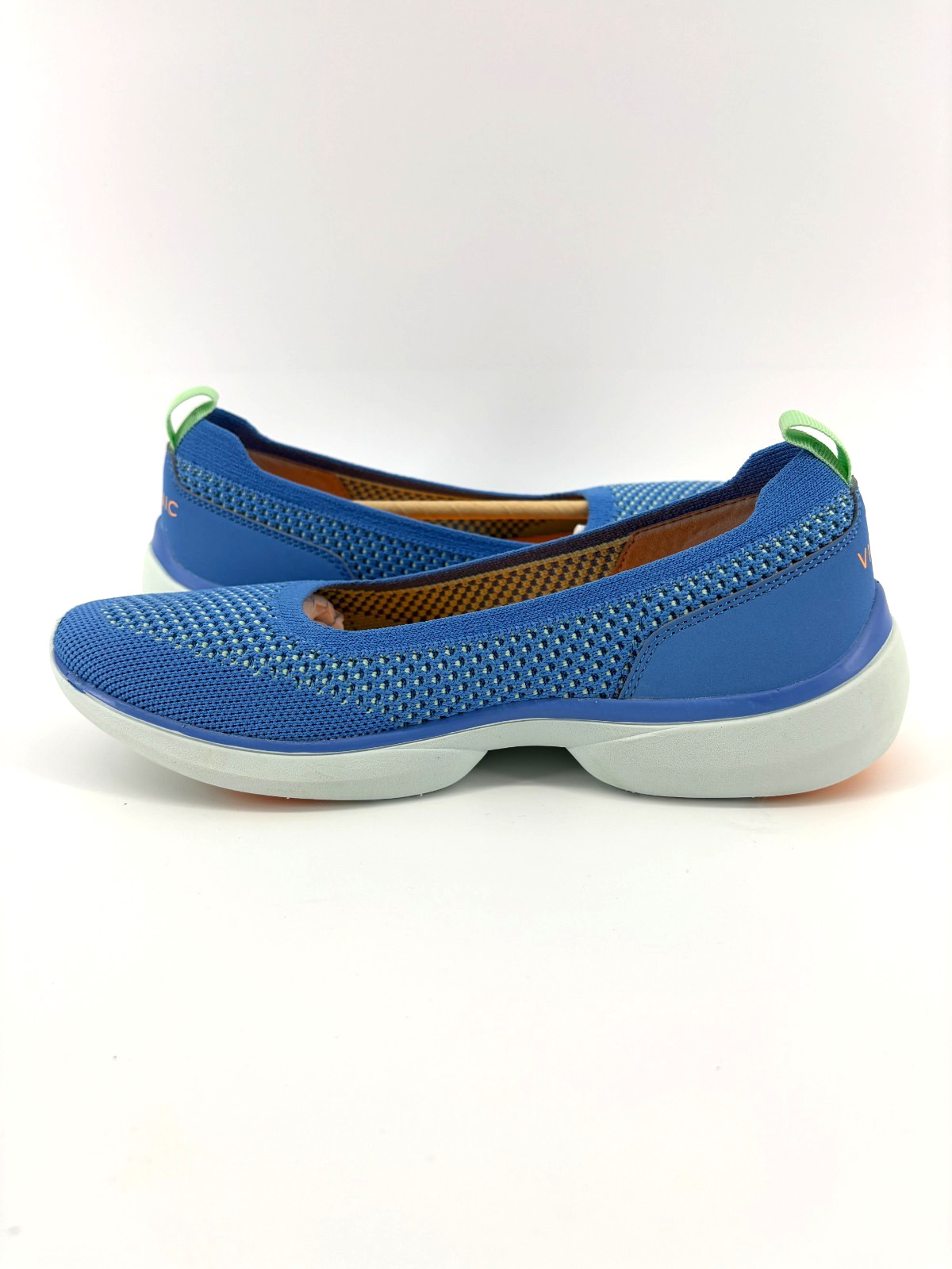 NIB Vionic Women’s Kallie Walking Shoe Azure Blue 6 Medium