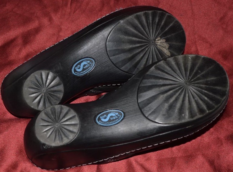 WOMEN’S SOFT WALK BLACK LEATHER COMFORT CLOGS EMBROIDERED FLOWERS 6.5 M