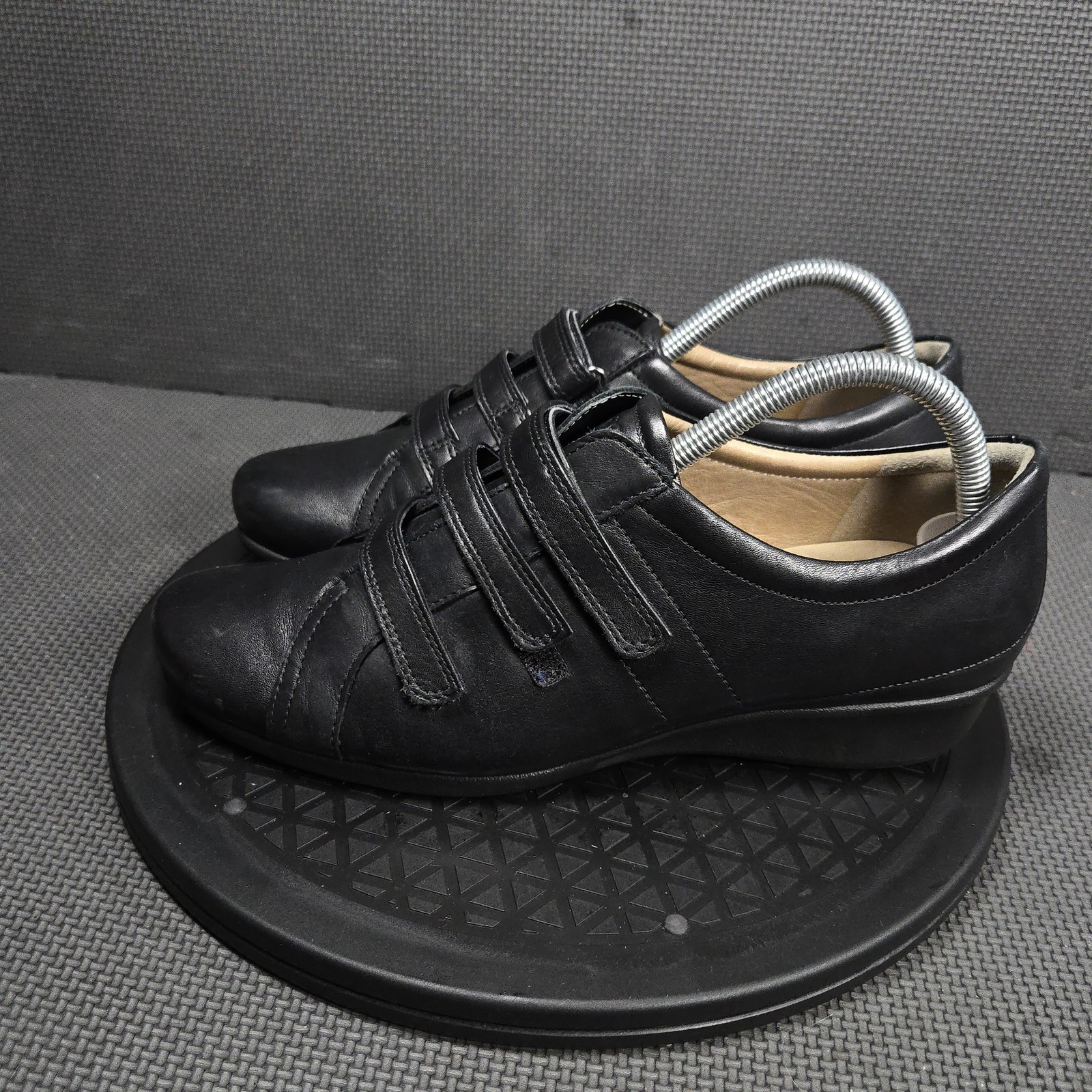 ECCO Shoes Womens Size 9.5 Black Leather Hook Loop Walking Comfort Sneakers