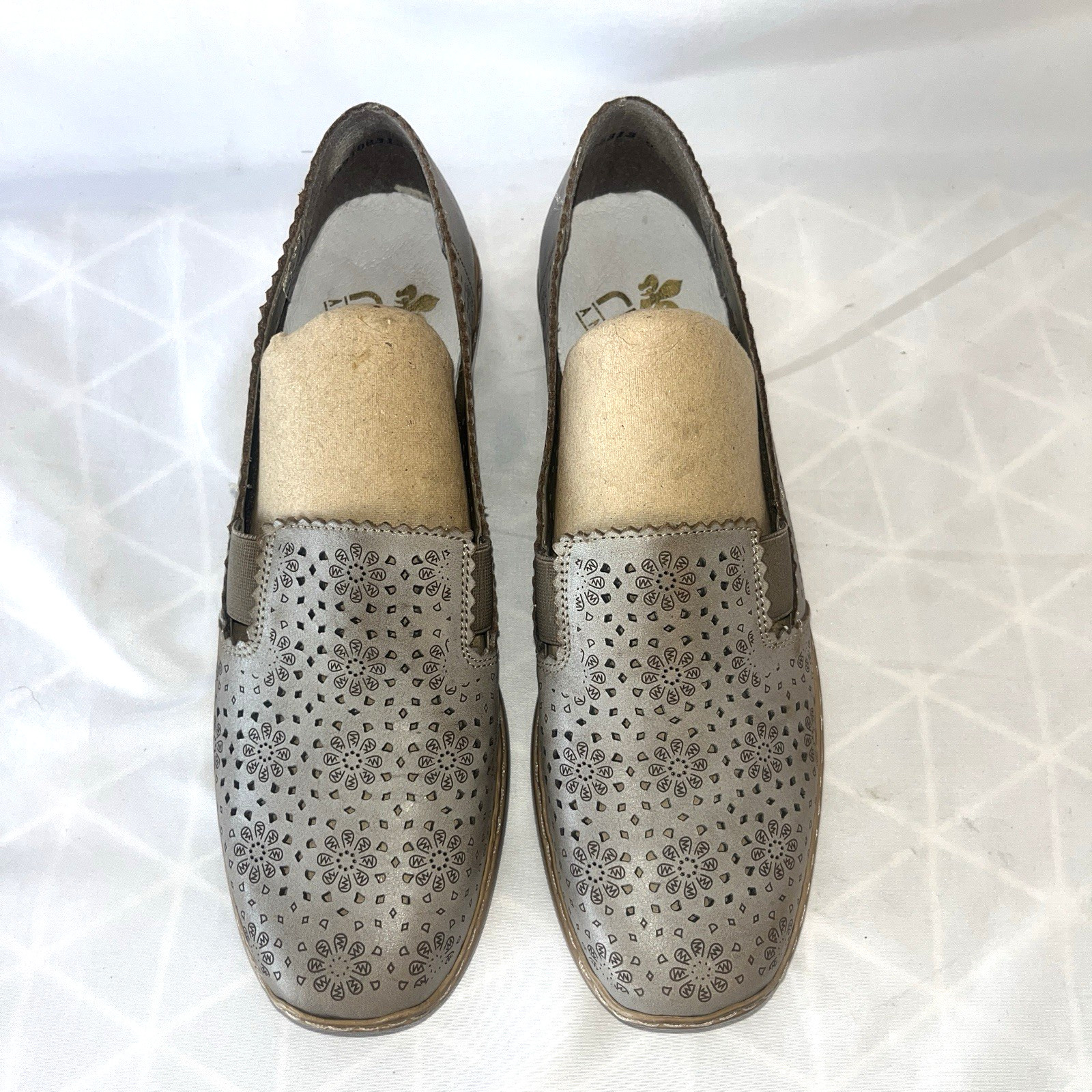Rieker women’s Doris Loafers Shoes Gray Leather Perforated Slip-ons Size 40 9.5