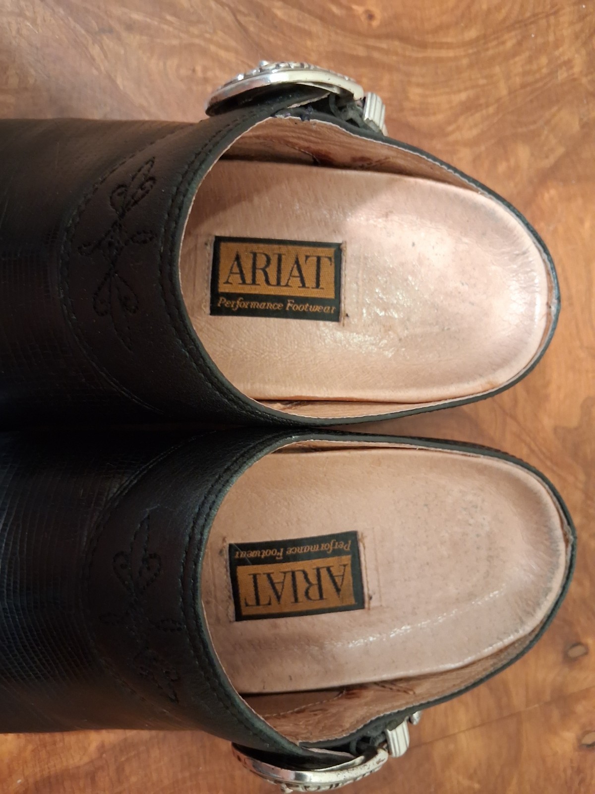 Ariat Women’s Western Style Mule. Size 7 B. Black. Silver Western Buckle.