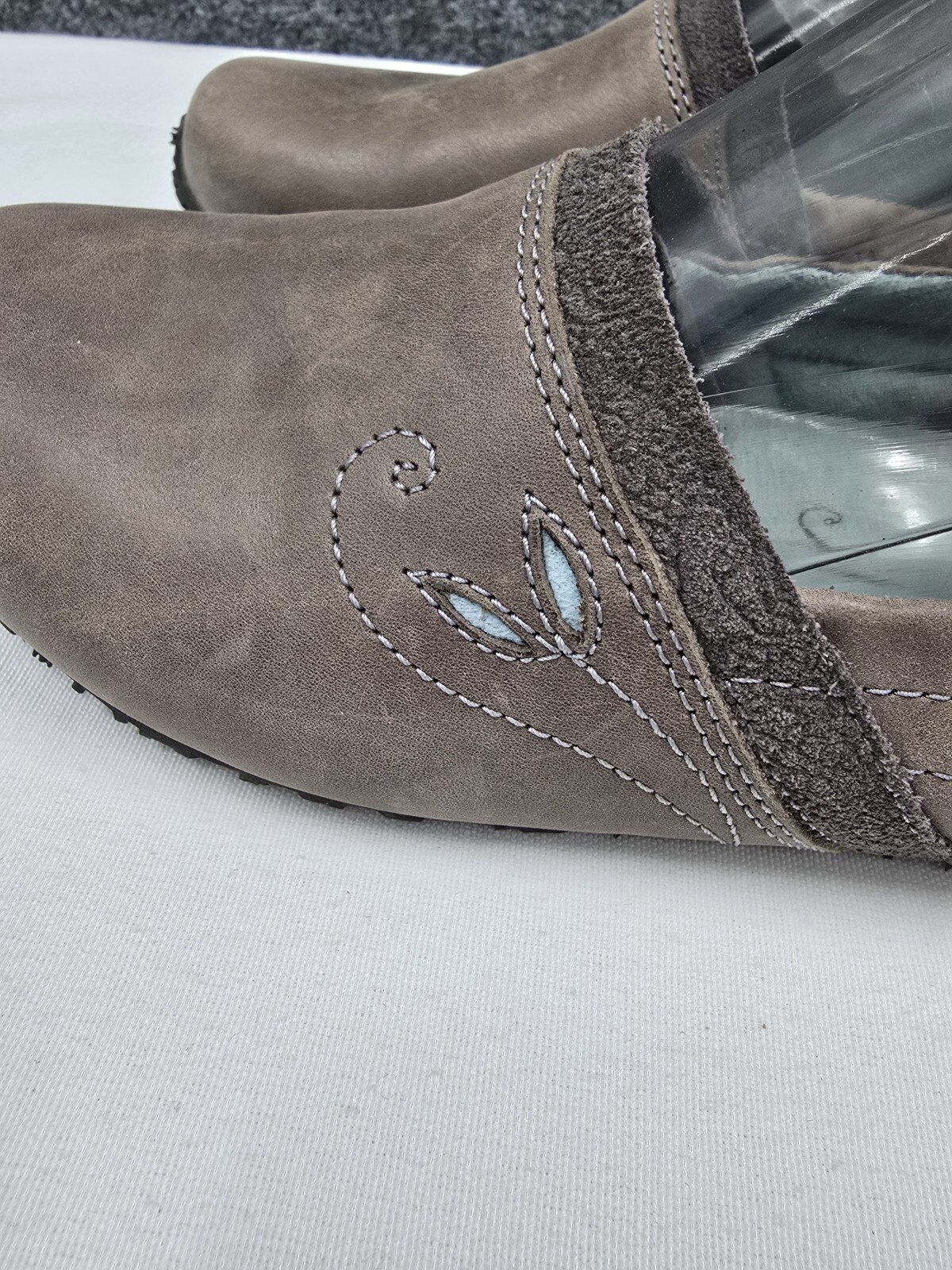 Ahnu Casual Shoes Womens 7 Leather Upper Slip On Gray Comfort