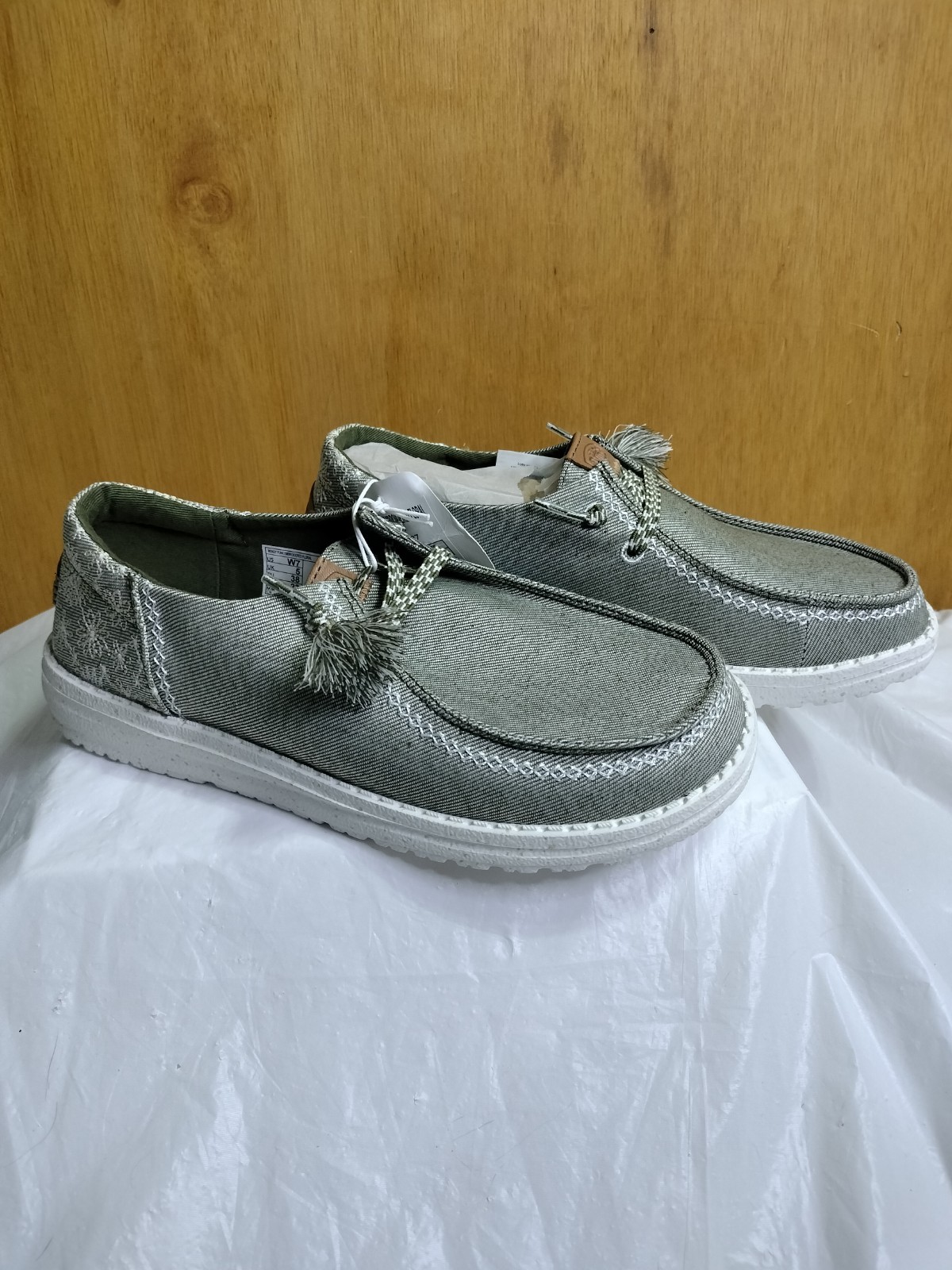 HEYDUDE Wendy Funk Embroidered Floral Olive Green Canvas Shoes Womens Size 7 NEW