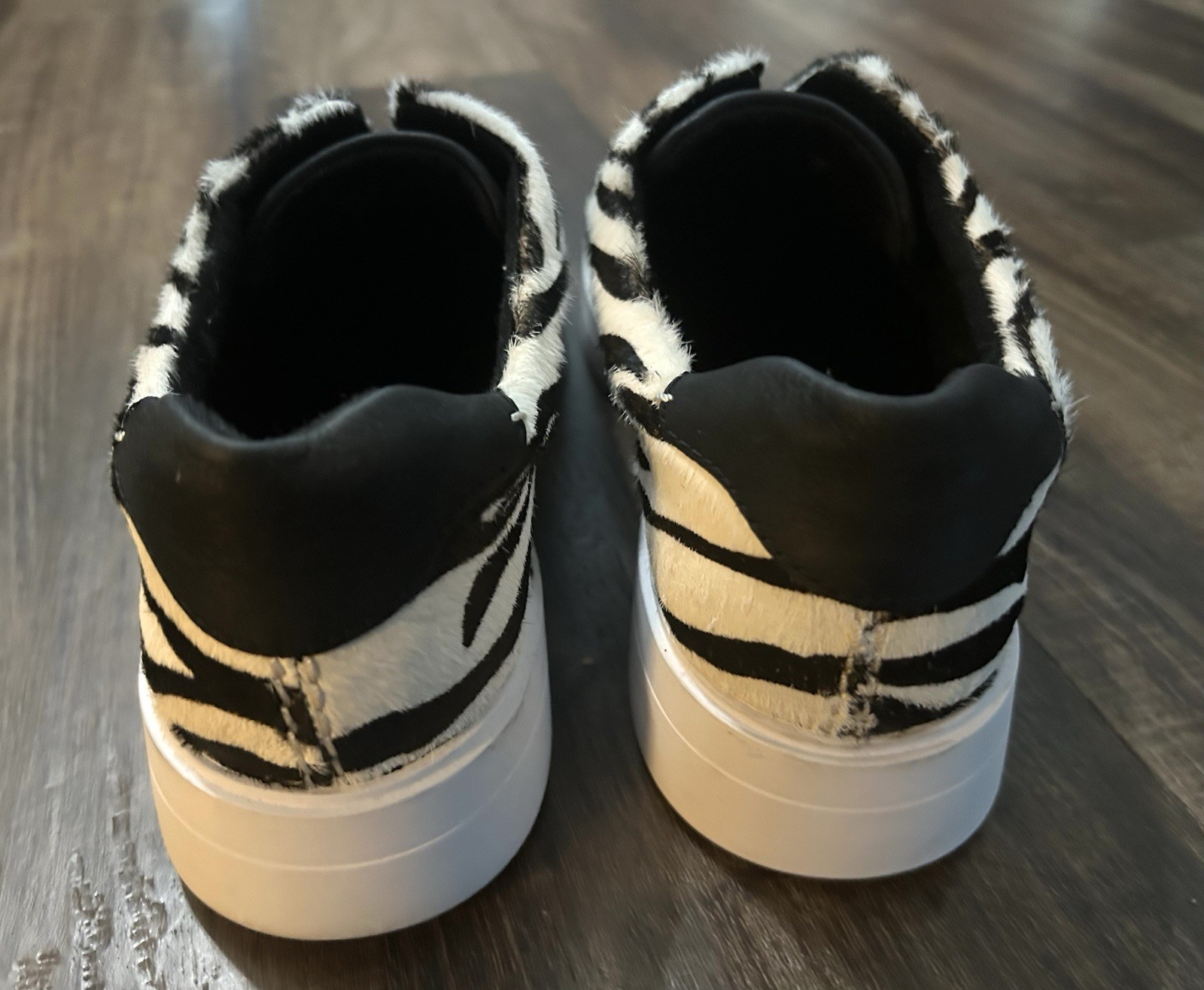 Clarks Zebra Pony Hair Leather Slip On Loafers Sneakers Shoes Women’s Size 7.5