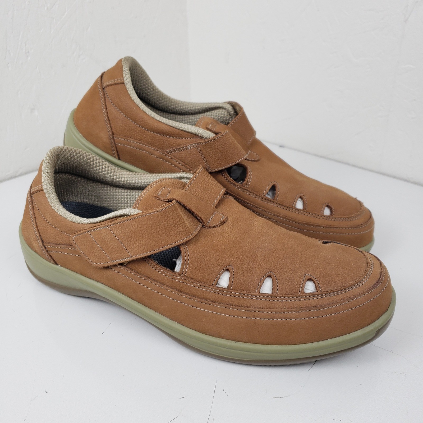 OrthoFeet 896 Womens 9.5 2E Extra Wide Leather Fisherman Shoes Tan Brown Strap