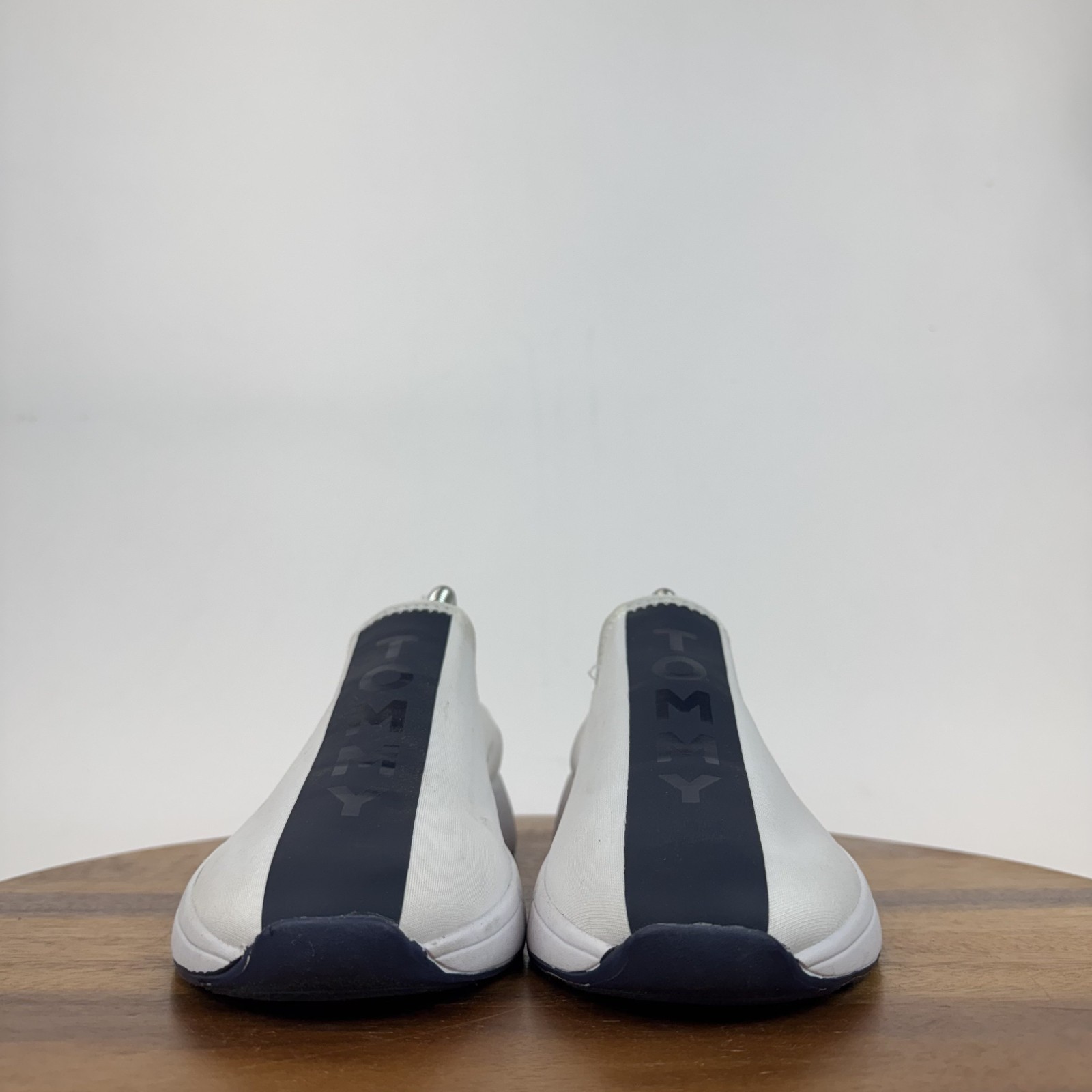 New Womens Tommy Hilfiger Arizel White Slip On Casual Sneakers Size 8.5 M NWOB