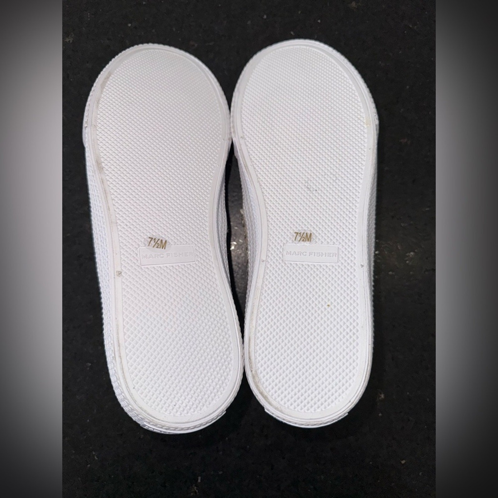 NEW MARC FISHER SPRYNG SNEAKER WHITE BEIGE STRIPES SO CUTE! Sz 7.5