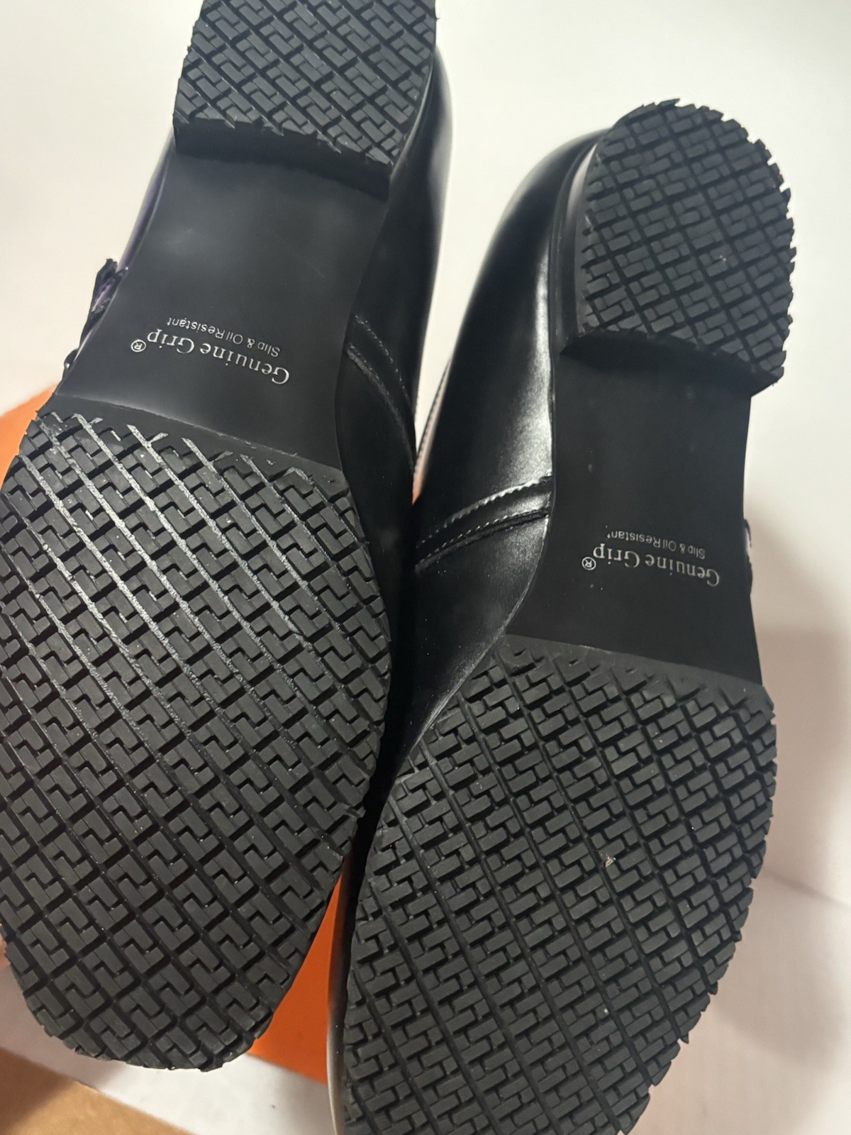Genuine Grip Slip Resistant Shoe Black Women 8100 Size 10M