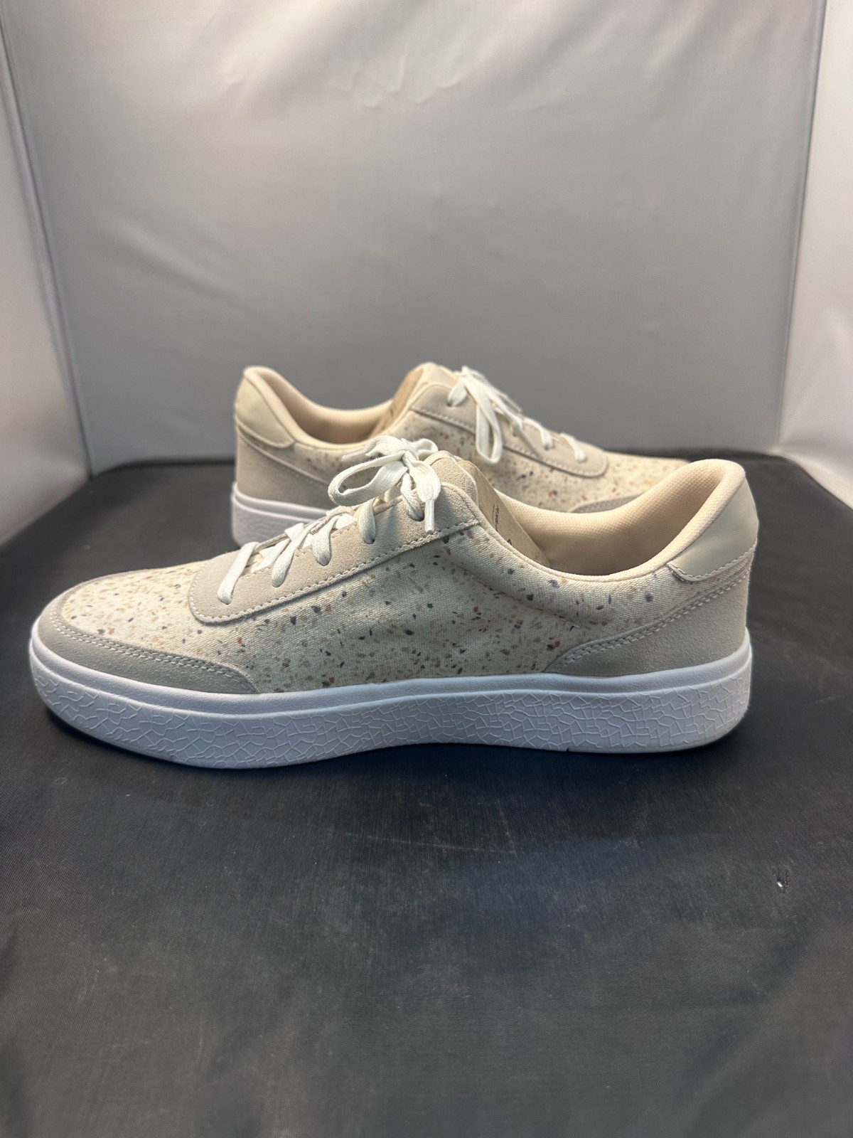 New in Box, Kizik Prague Terrazo shoes, Mens 10.5, Womens 12