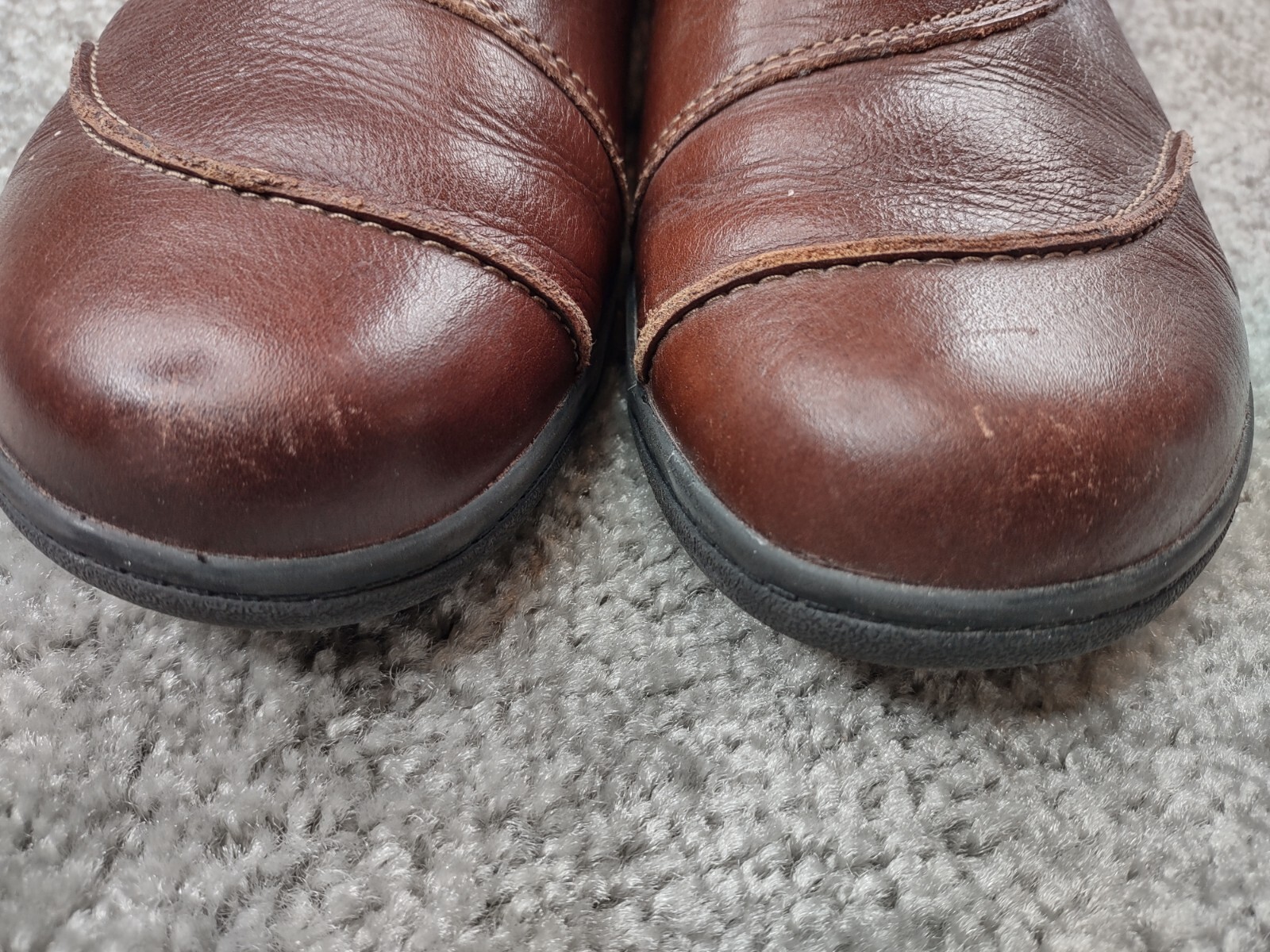 Clarks Cheyn Misha Brown Leather Slip On Shoes Loafers Womens Size 10 button