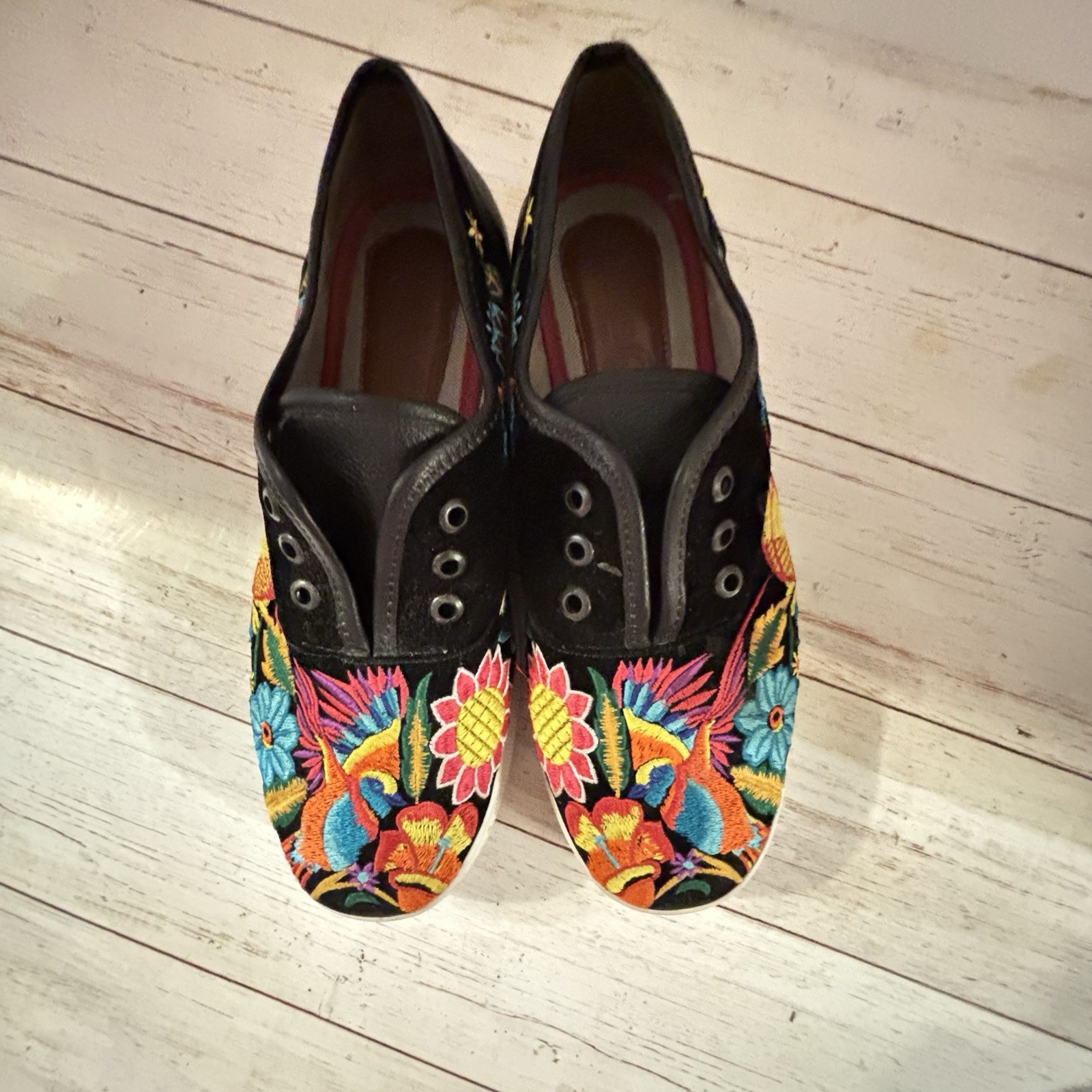 Xhantae Colorful Floral Embroidered Sneakers 8 Mexico Velvet Leather EUC Women