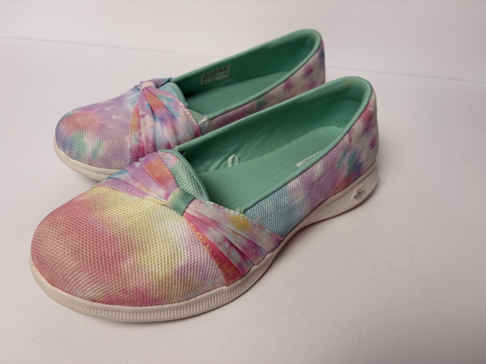 Skechers Gen 5 Women’s 9 Shoes Slip On Rainbow Goga Mat Natural Flats Bow