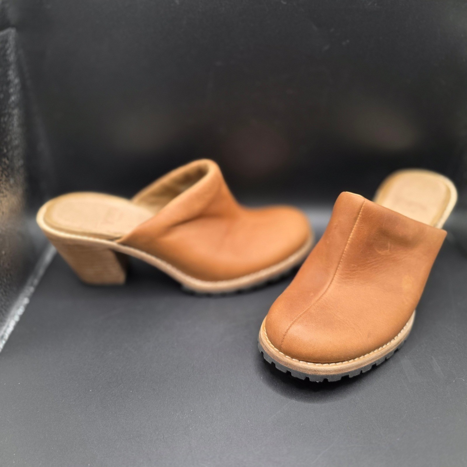 Woolrich Tan Leather Clog Mules Womens 6.5 M Lug Sole Stacked Heel Slip On Shoes