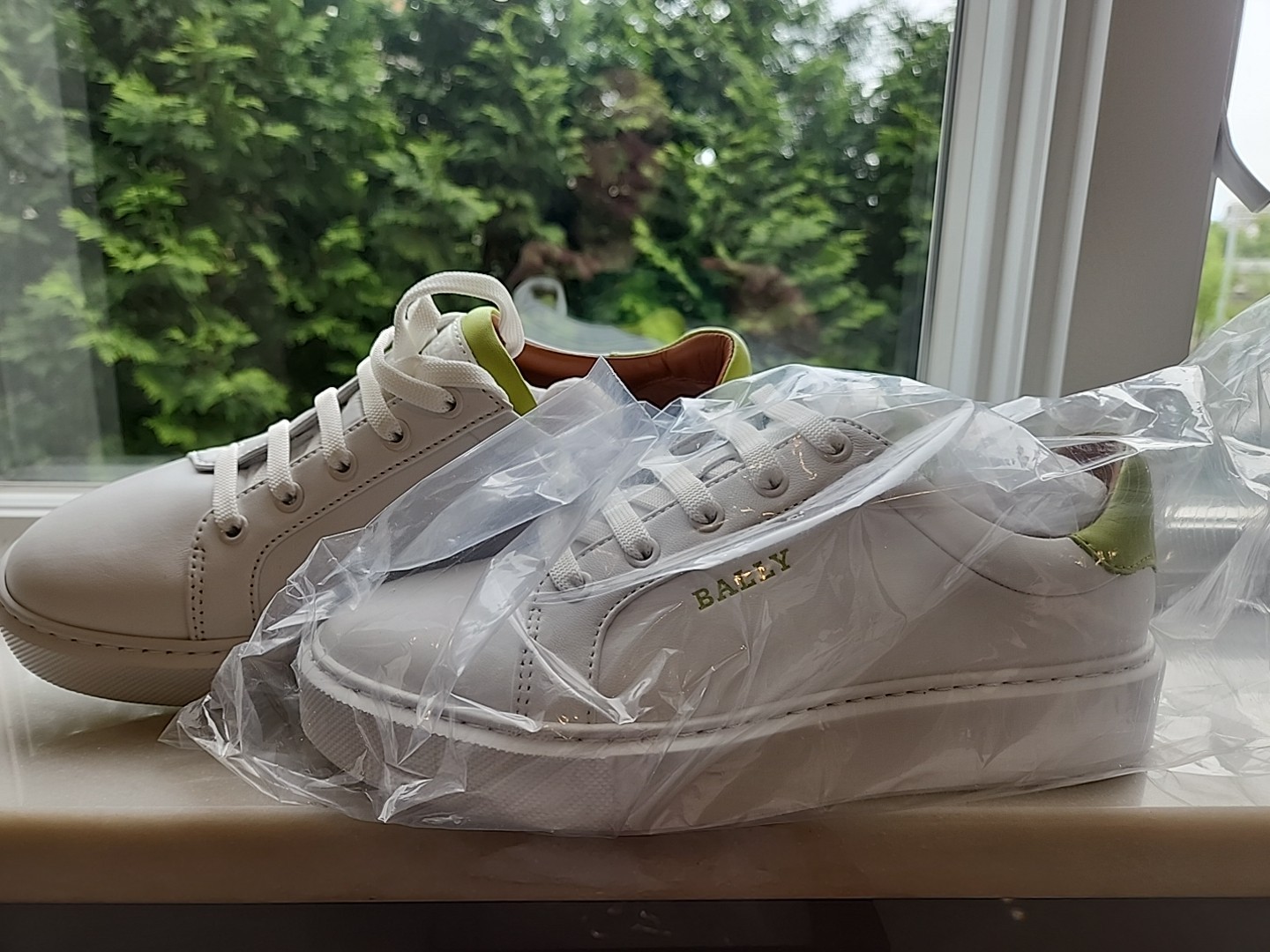 ”Brand New” Adorable Bally Womens Lime Green/White leather Sneaker size 8.5/39