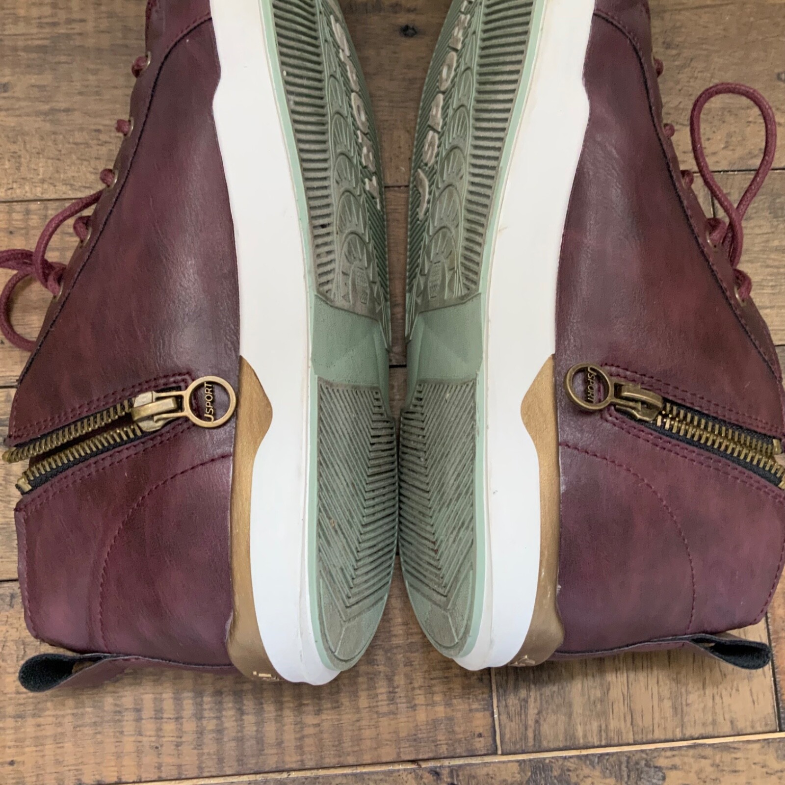 JSport Womens Cranford Shoes Side Zip Sz 8.5 Burgundy Vegan Leather Sneakers