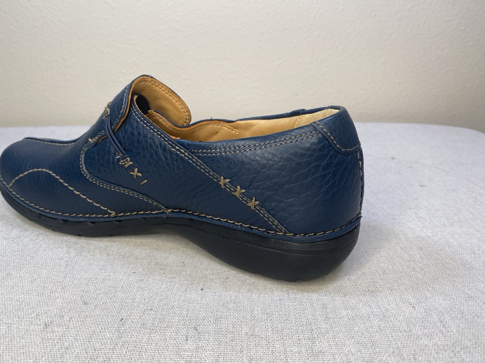 Clarks Unstructured Un.Loop Blue Leather Womens 9 US/40EU Slip-On Comfort Shoes