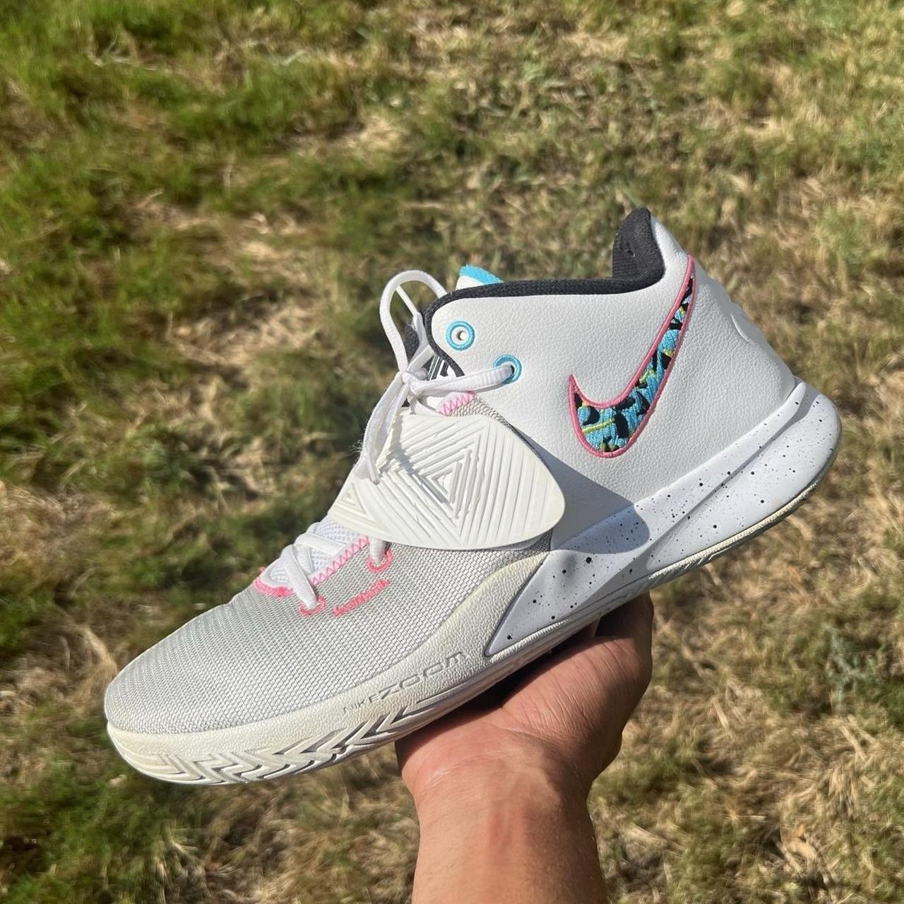 Nike Kyrie Flytrap 3 South Beach Size 15 Basketball Sports Athletic Colorful
