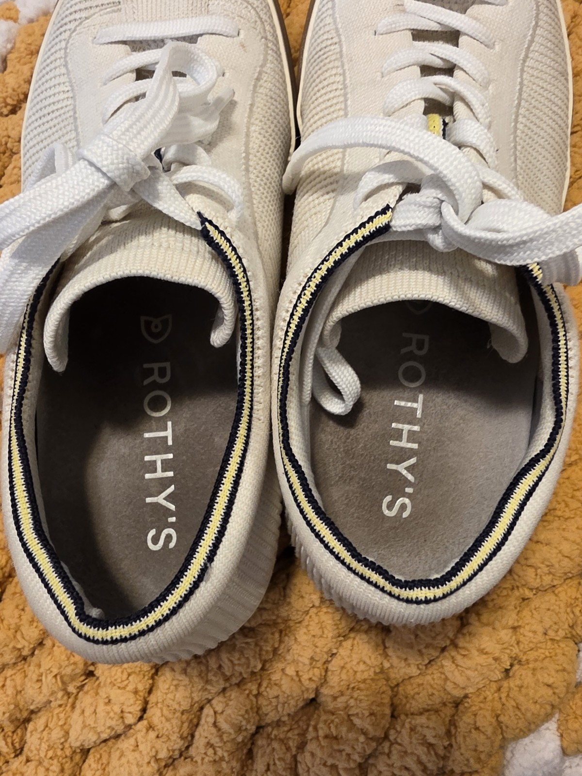 Rothys Womens Blonde Size 8 Cream Lace Up Round Toe Low Top Sneakers