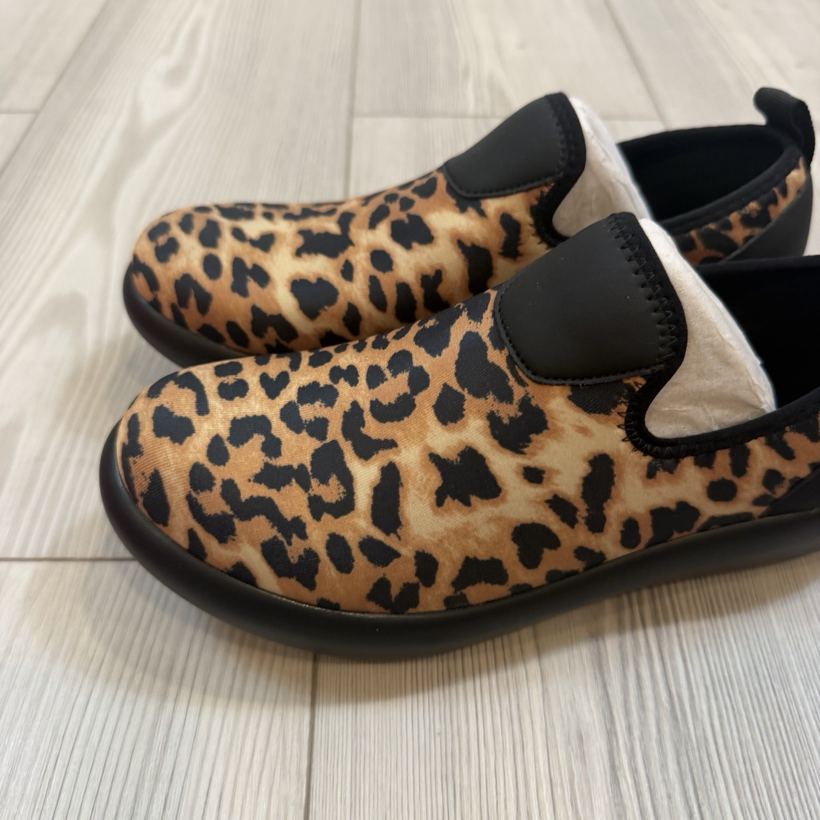 NEW Alegria Eden Slip On Shoes Leopard Printed Boho Sneakers 38 8 8.5