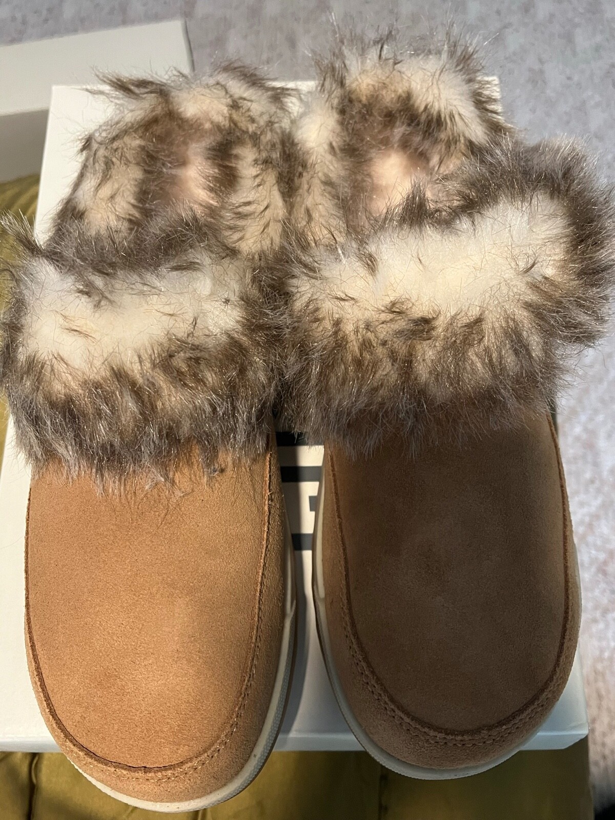 Cougar water repellent tan suede slip-on Leeza clogs size 9 New with box