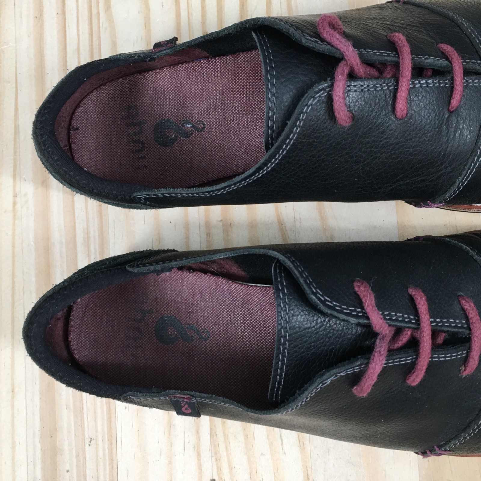 Ahnu Emery Oxford Womens 8 Black Leather Casual Lace Up Comfort Shoes Suede Trim