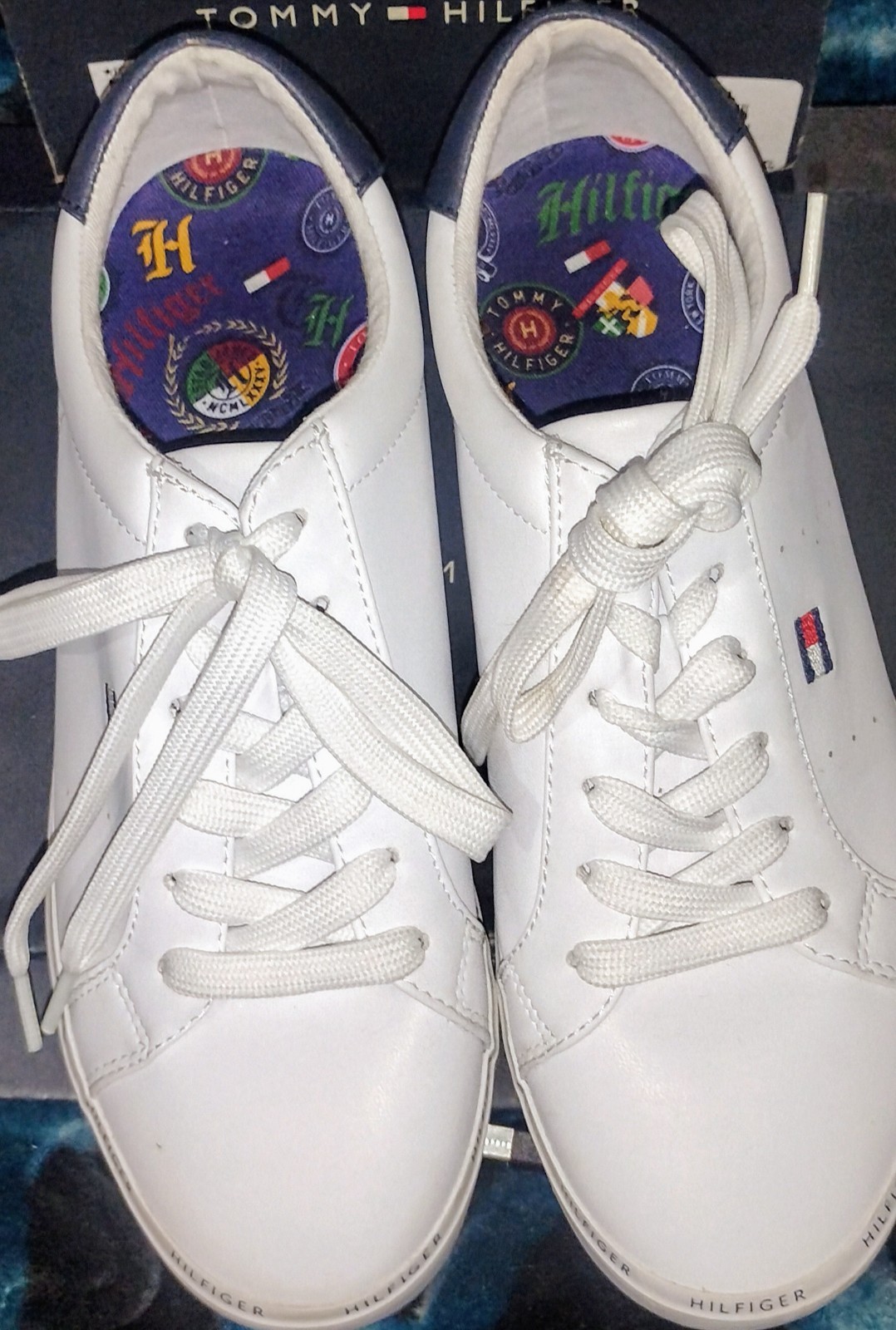 TOMMY HILFIGER Women’s White Henissly Round-Toe Lace-Up Sneakers SZ 8.5