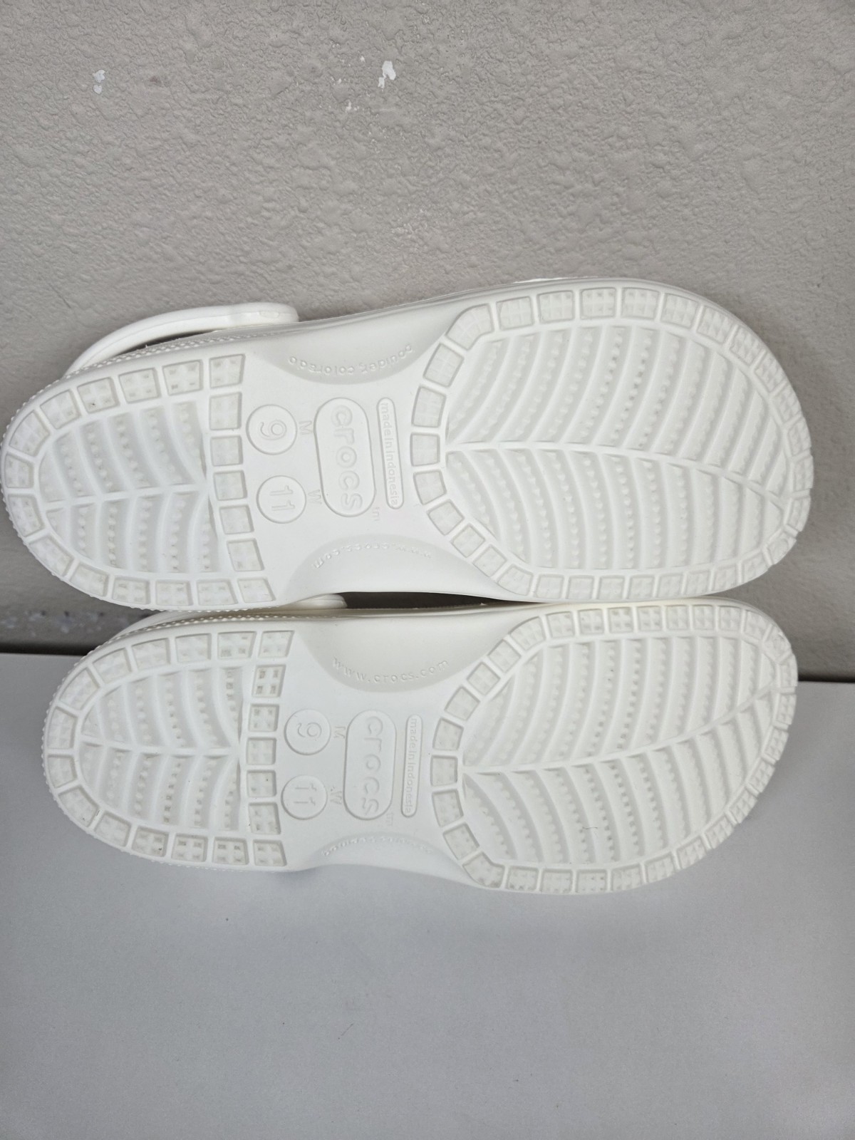NEW Crocs Baya Clogs Slip On Shoes sz Mens sz 9 Womens 11 White