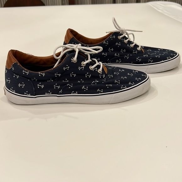 G.H. BASS & Co. Women’s “Navigate” Sneakers navy blue with white anchors Size 9