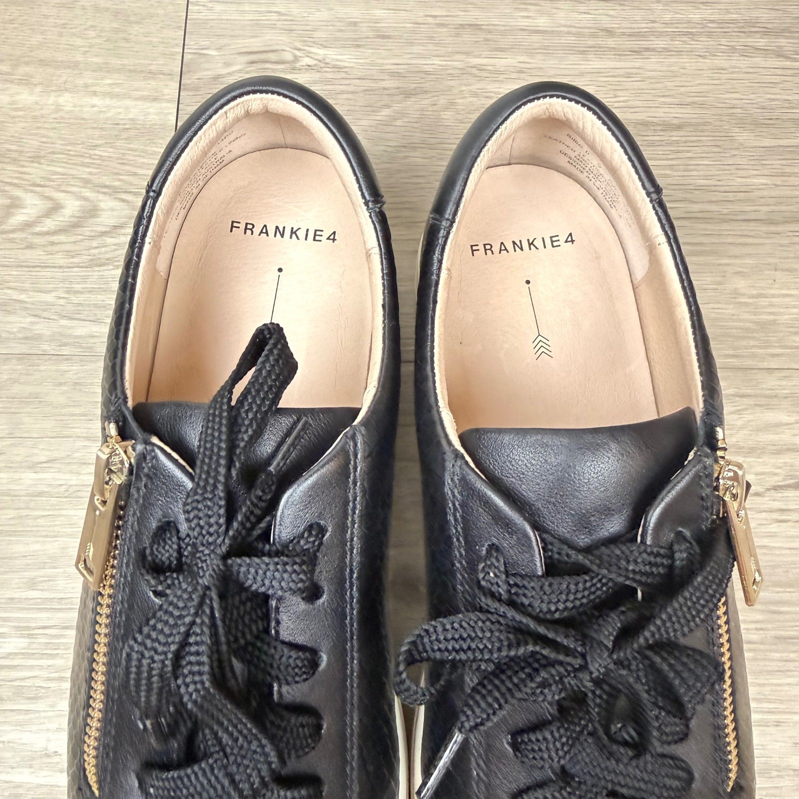 NEW FRANKIE4Black Billie II Black Emboss Leather Sneaker Side Zip Comfort Size 9