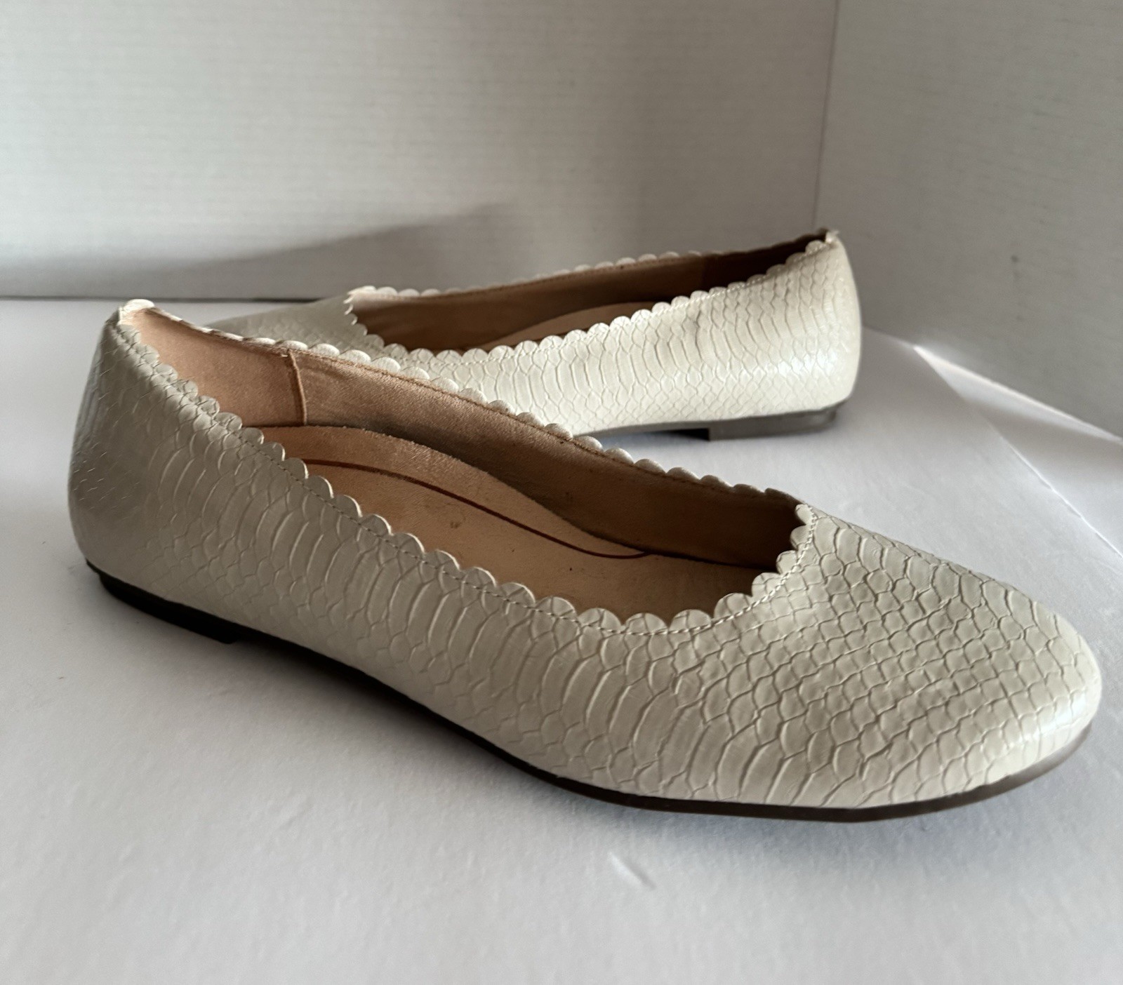 VIONIC Julieta Comfort Loafers Size 9.5 CREAM Snake Print Orthotic Ballet Shoe