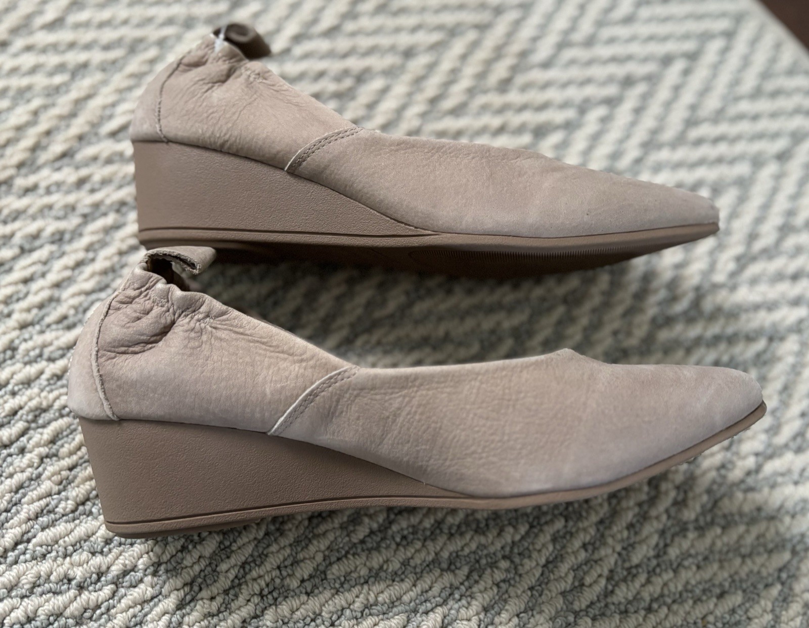 Blondo Etta Ballet Shoes Pointed Toe Low Wedge Taupe Leather Women’s Size 8