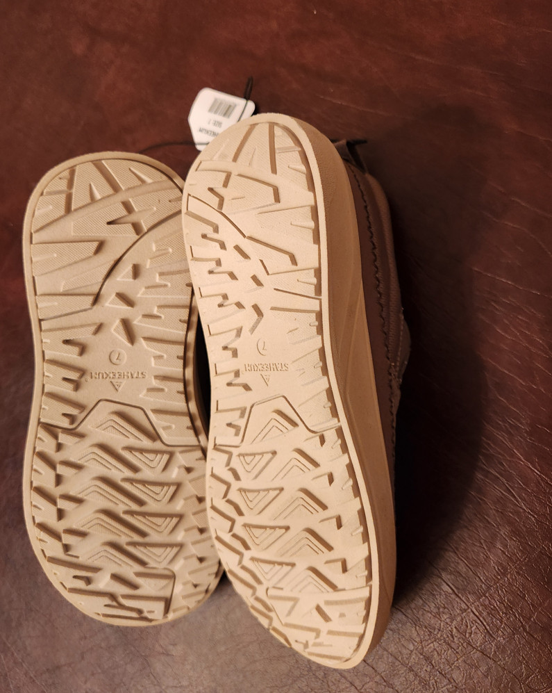 NEW Staheekum Women’s Quilted Cushioned Footbed Slip On Shoes – Taupe – Size 7