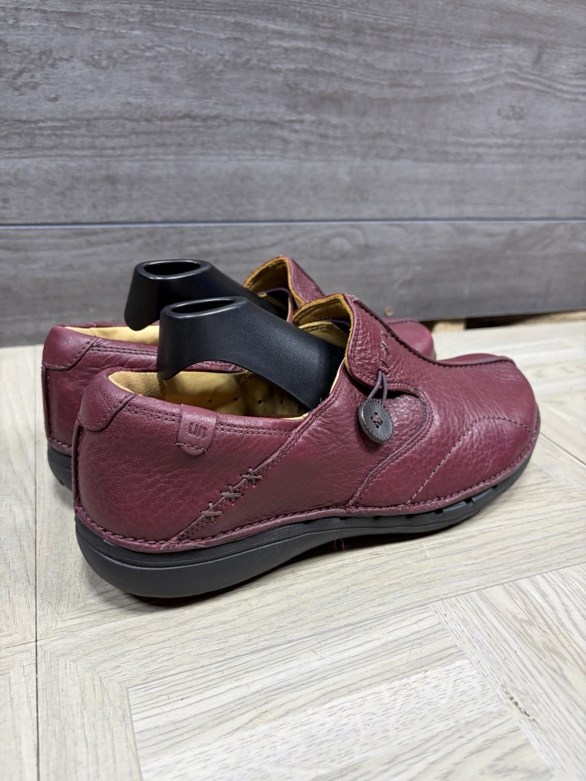 Clark’s Unstructured Un Loop Red Leather Slip On In Dress Shoe Red Women 8 M