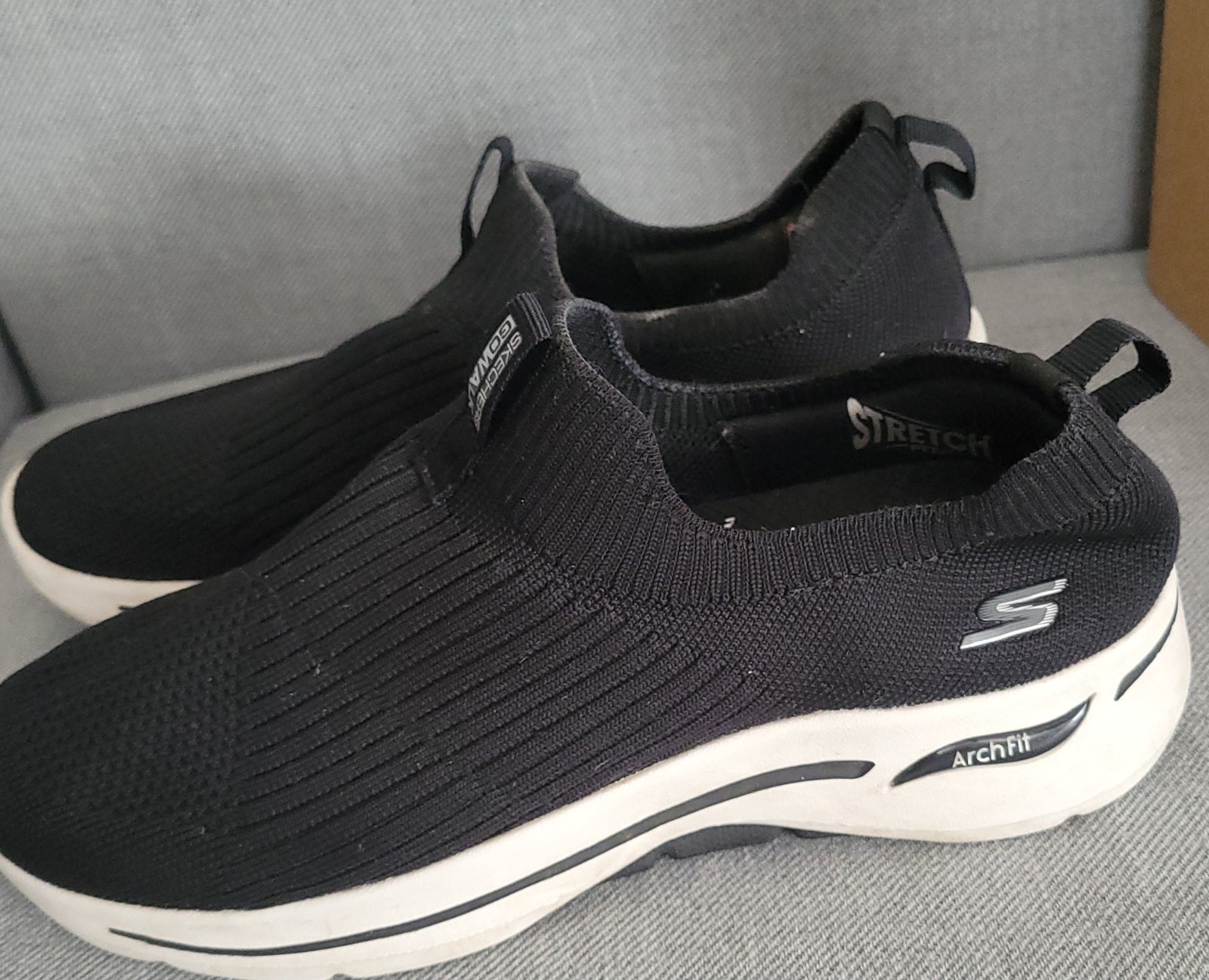 SKECHERS GOwalk Arch Fit Women’s Slip-On Sneakers Black/White Mesh 7