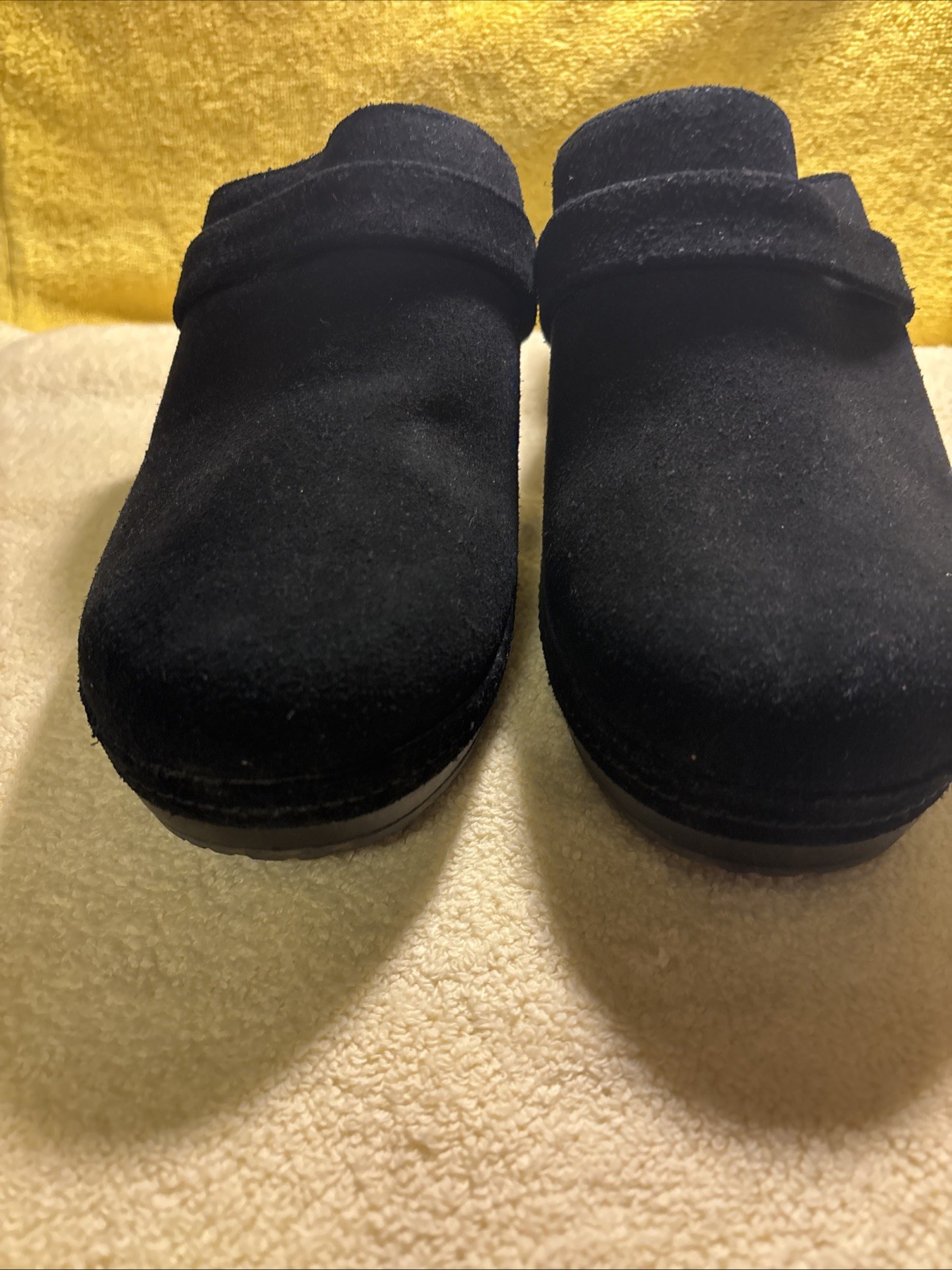 Crocs Women’s Sarah Black Suede Clog Mules Size 11 (RUN WIDE) FR/SHP