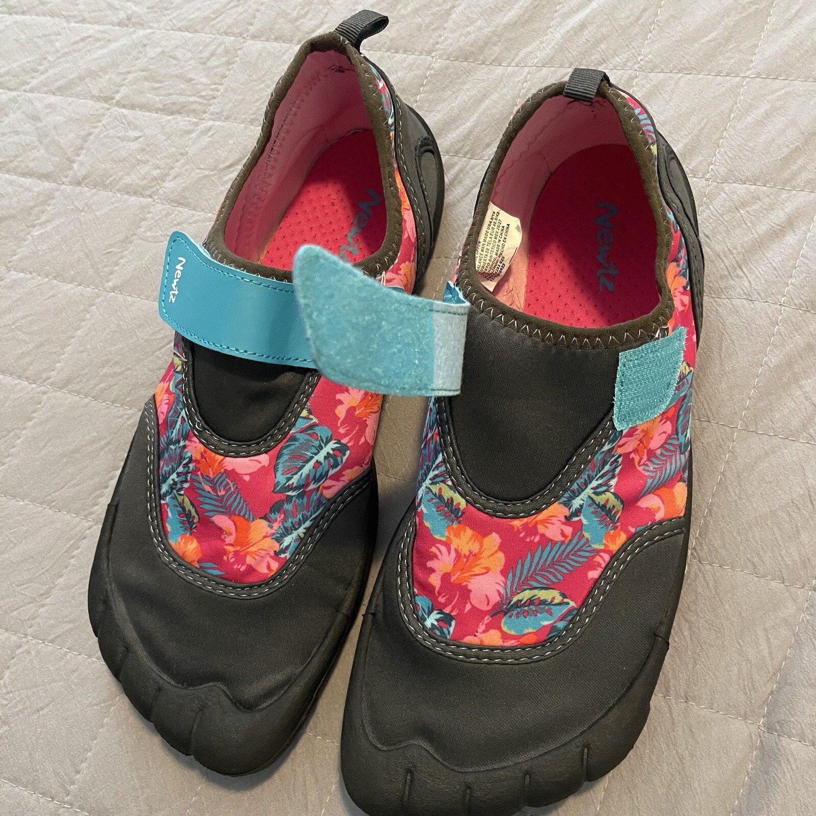 Newtz Water Shoes Womens Sz 9/10 Slip On Beach Vacation Travel Pink Tropical