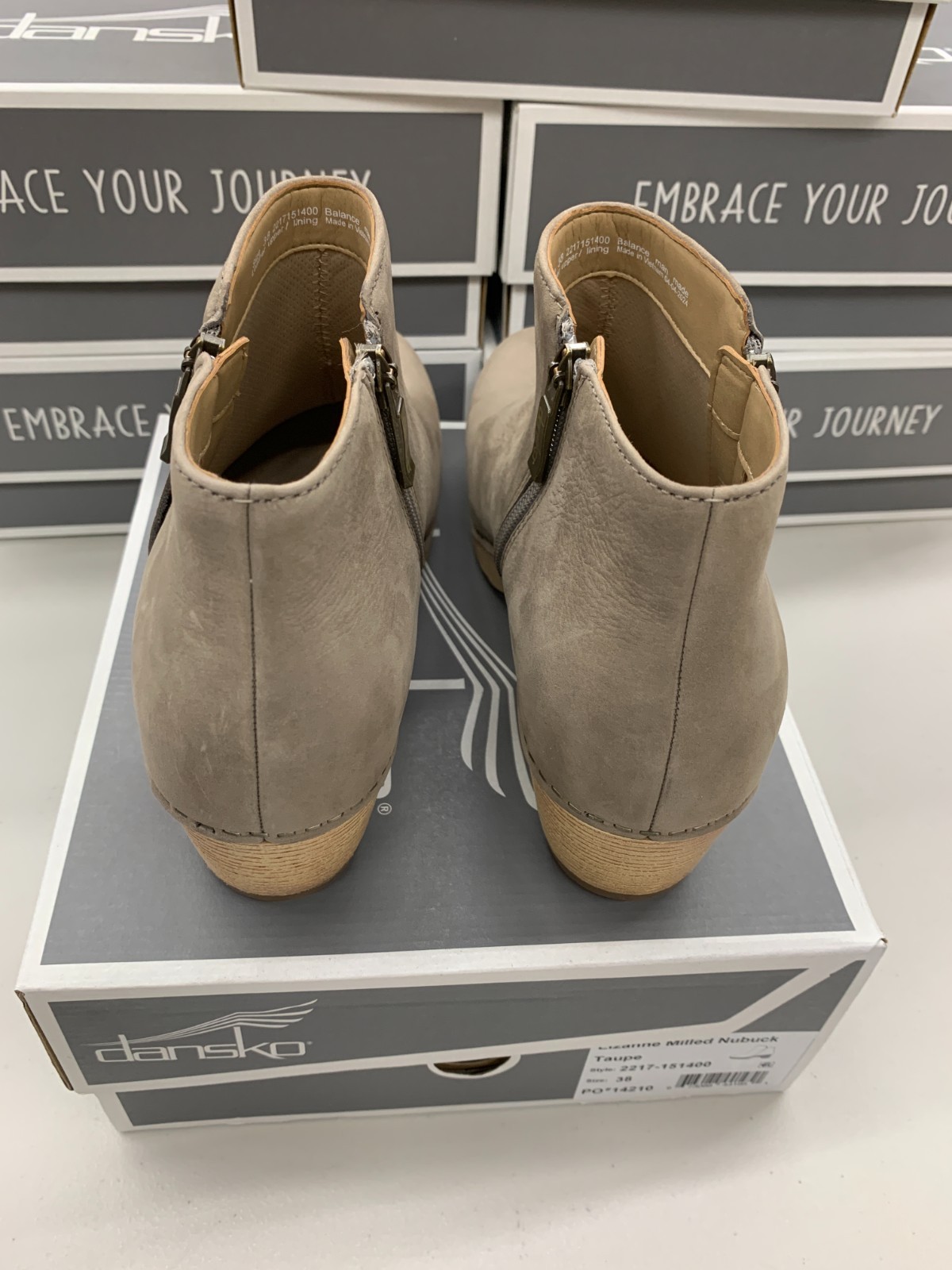 Dansko Lizanne Milled Nubuck Womens 37 38 39 40 41 2217-151400 Bootie Clog Taupe