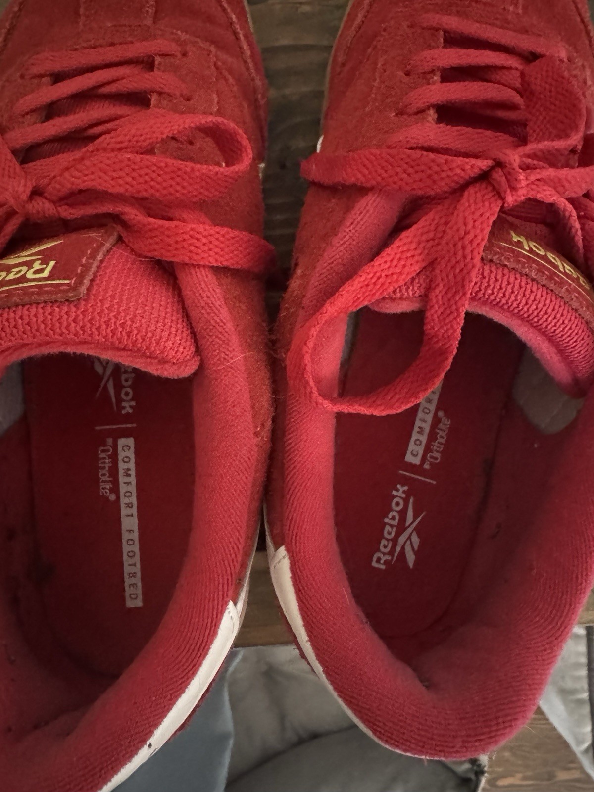 Reebook Red Women’s Casual Shoes 9.5 Wide Jeans Trendy Unique White Soft Walk