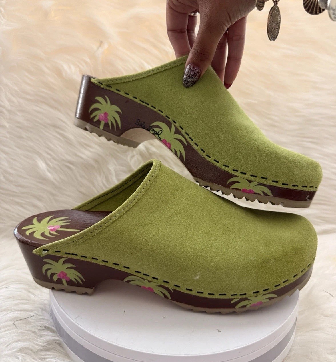 Woman’s Y2K Swedish Style Leather Hand Painted Palm Tree Clogs Size 9-9.5