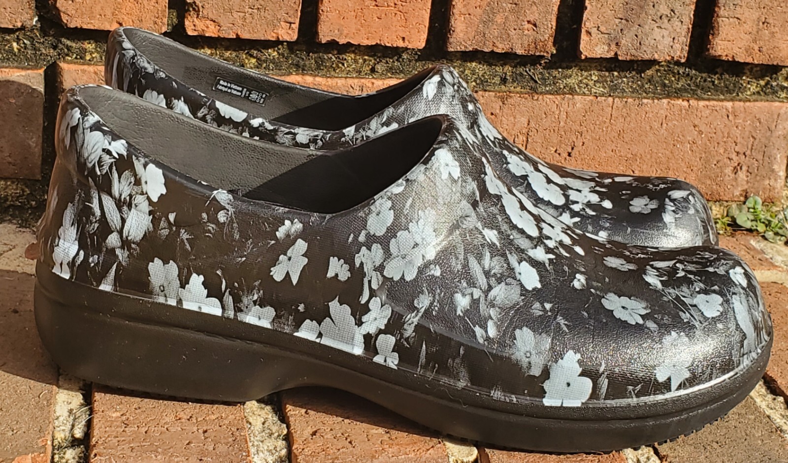 *Crocs*Neria Pro II●Women’s Clogs Sz.W10●Graphic Floral Print●Slip Resistant🐊